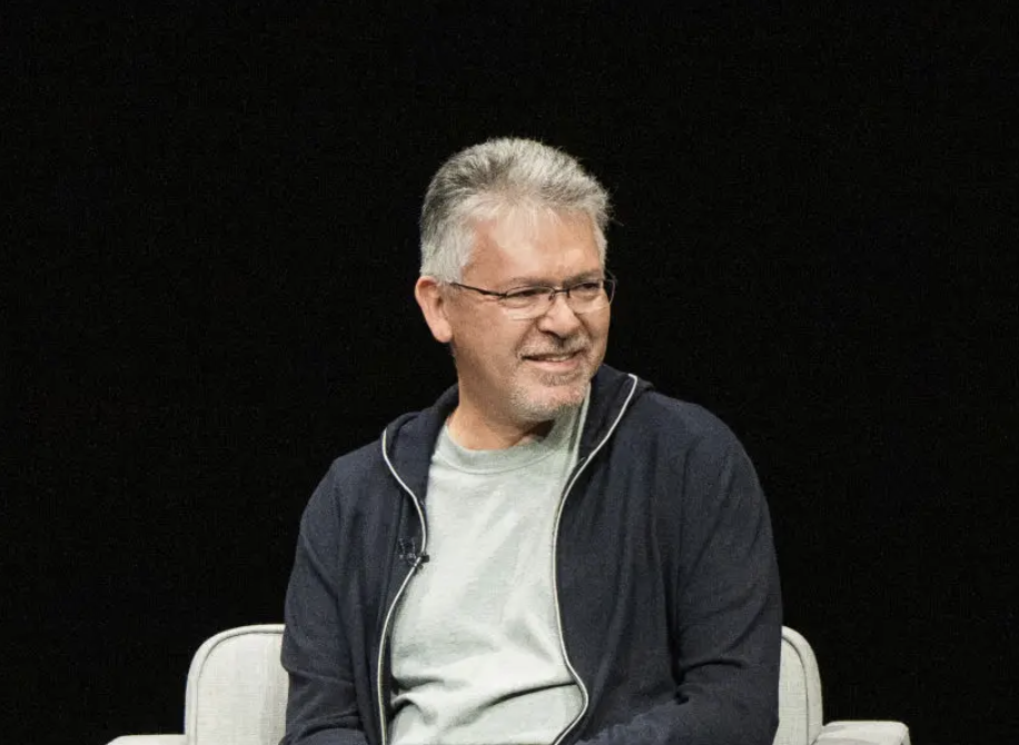 Apple’s AI Chief Steps Down, John Giannandrea’s Legacy at Apple, Apple Poaches Microsoft AI Executive