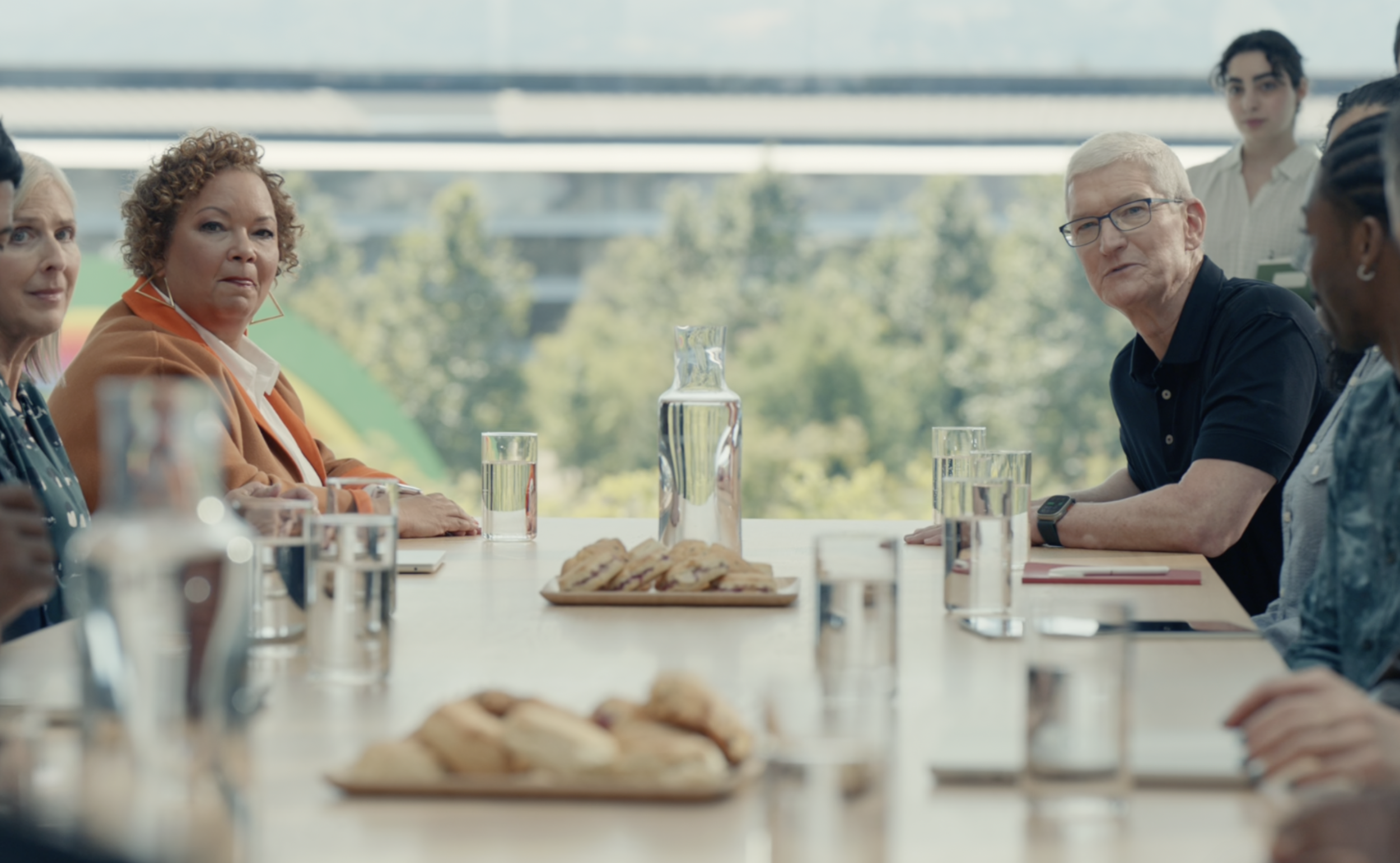 Apple Poaches Meta’s Top Lawyer, Lisa Jackson to Retire, Apple Streamlines Hierarchy