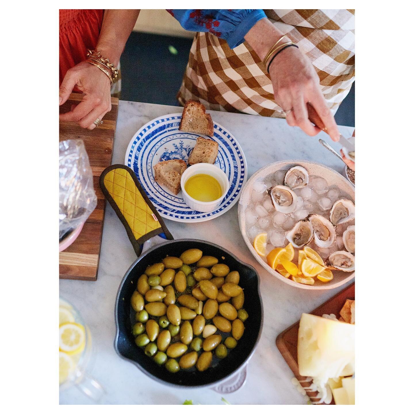 A couple more pics of our MADRE x Armour collaboration 💚 This quilted pomelo cast iron cover compliments olives, oysters and olive oil, obviously. Requesting all of this for my Mother&rsquo;s Day dinner. ⁣
⁣
@madrelinen 
Pics: @leahverwey 
⁣
⁣
⁣
⁣⁣
