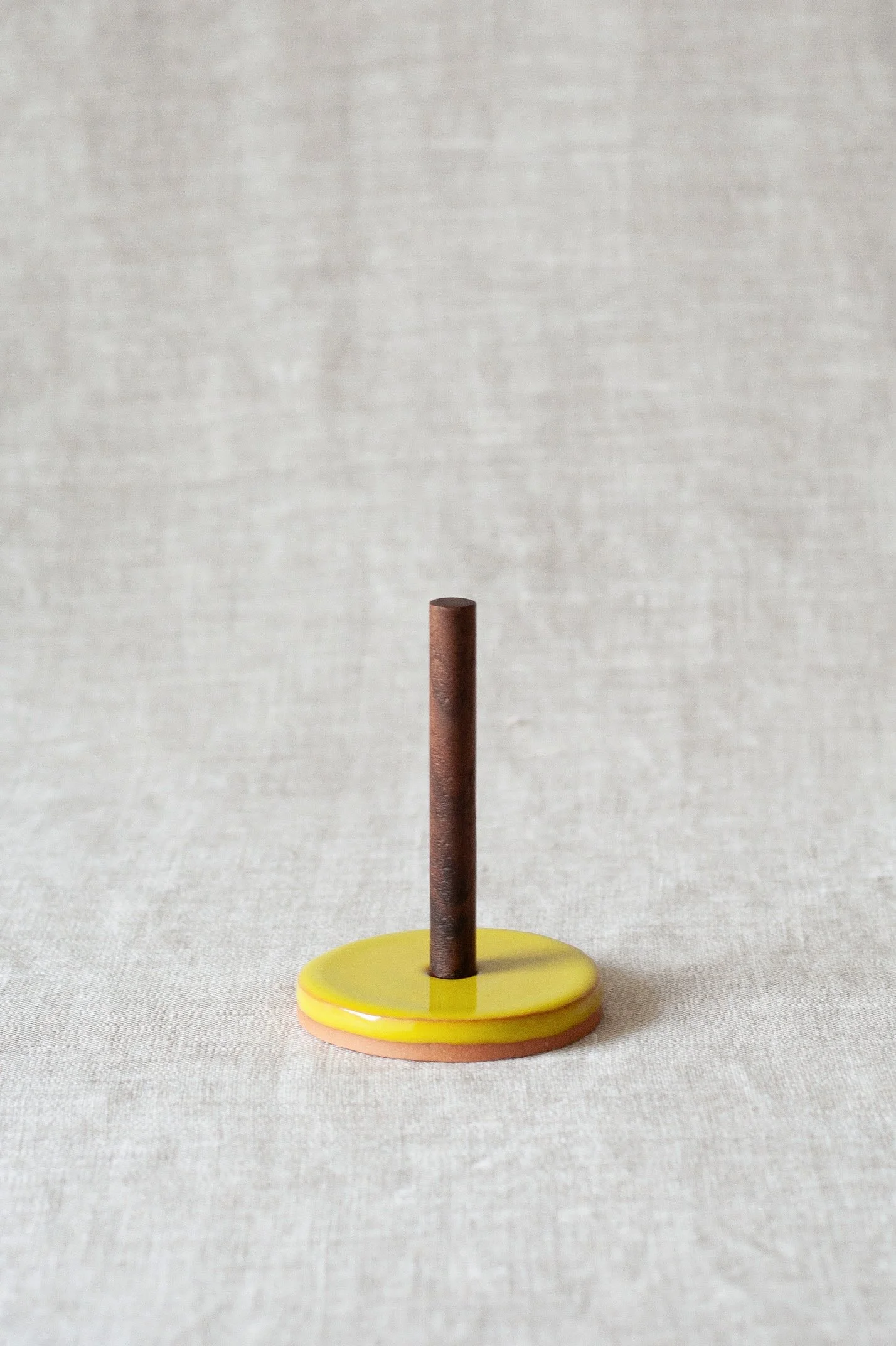 Pattern Weight Stand in Citron