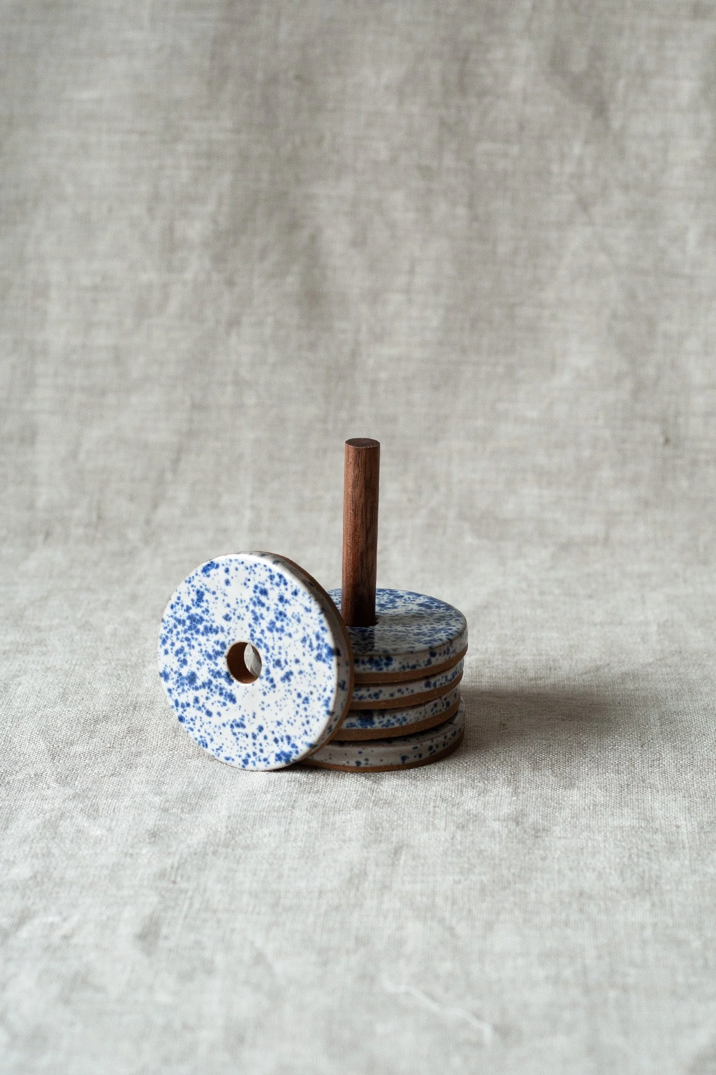 Pattern Weight Stand in Blue Speck