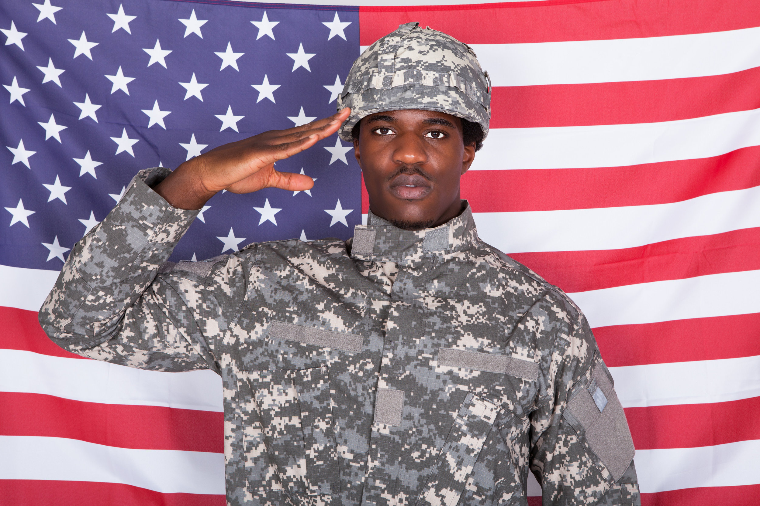 Чернокожий военный врач. Чернокожий военный США. Чернокожий американский солдат. Негр в американской армии. Афроамериканец в военной форме.