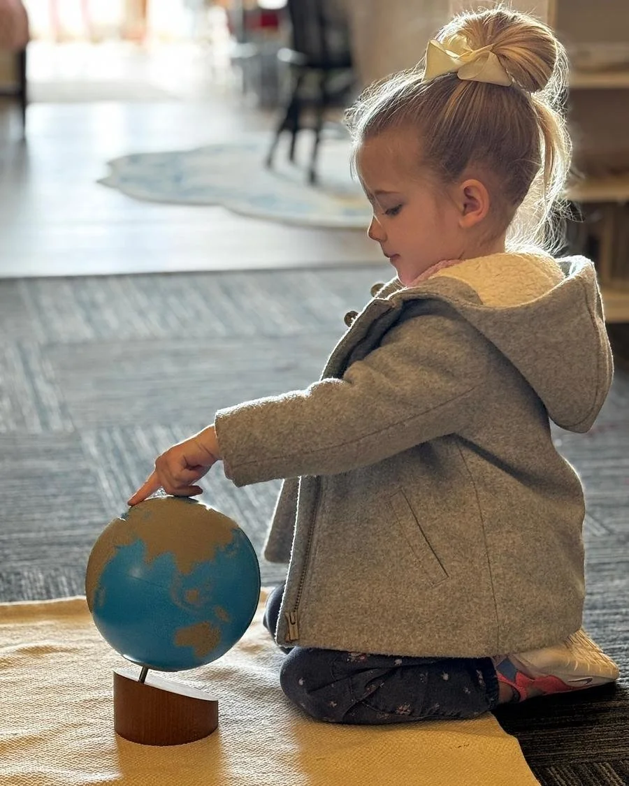 In Montessori education, geography is far more than memorizing maps and capitals&mdash;it is a hands-on exploration of our interconnected world that sparks curiosity and deep respect for all cultures and nature.

How Montessori Teaches Geography
Sens
