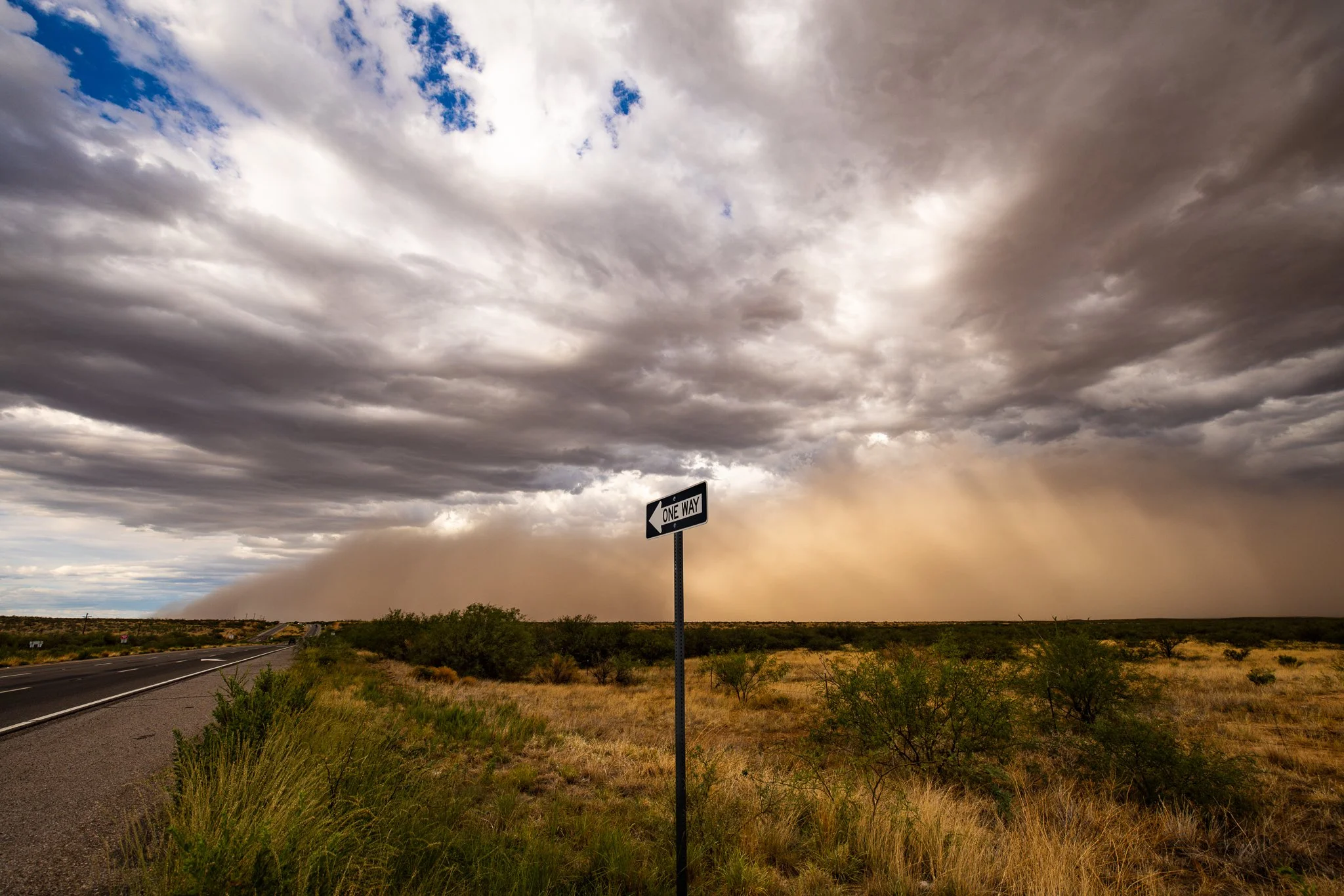 Sunday's Haboob. I arrived late to Hwy 90 giving me only a few minutes to catch the storm cross the hwy to the north. Then headed west to meet friends at Empire Ranch to enjoy a dusty but beautiful sunset. 

#azwx #monsoon #haboob #stormchasing #ligh