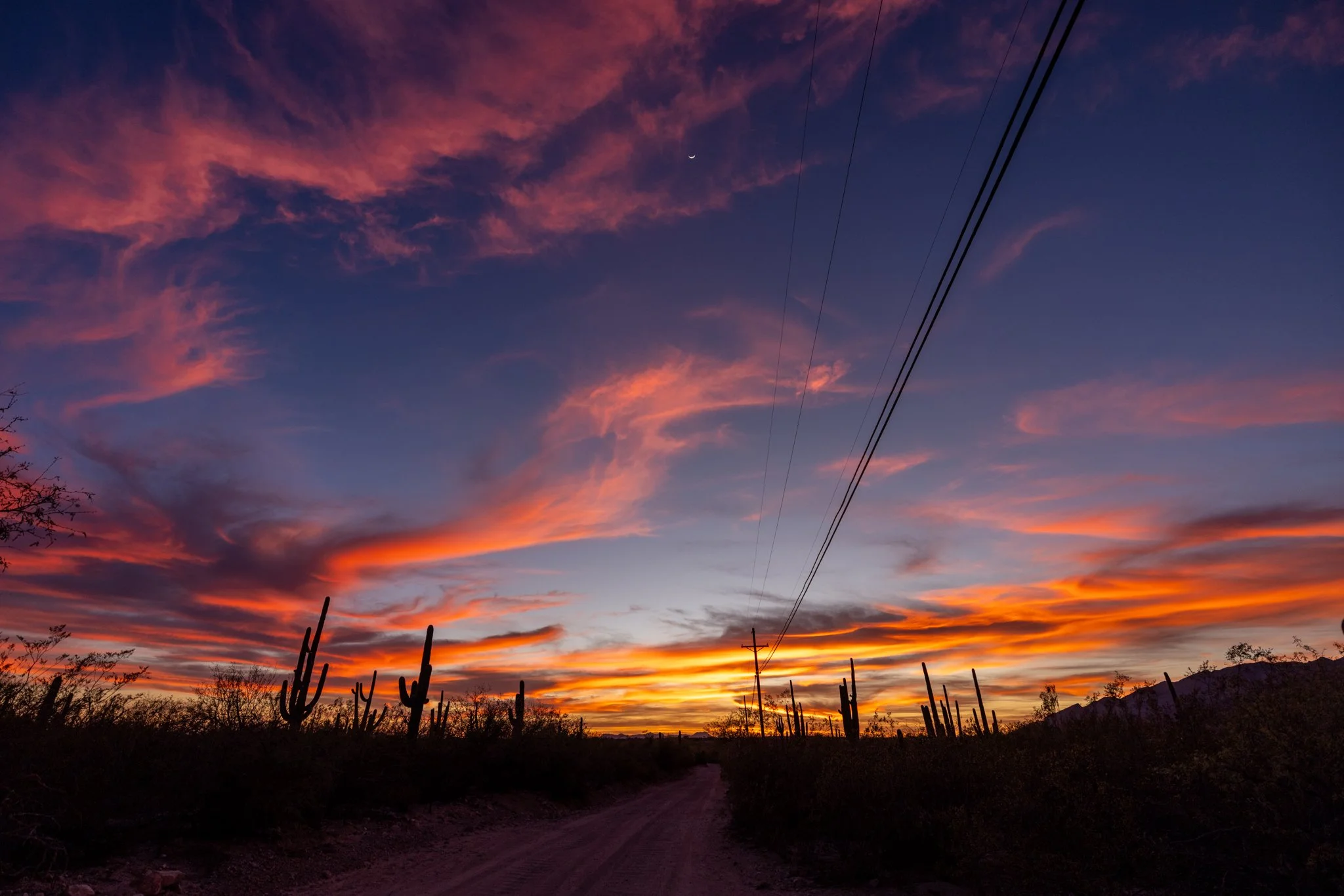 30 years ago it was almost sunset on our last day of a house hunting trip. We took a chance and bought a lot on a little dirt road.
#arizonasunset #azwx