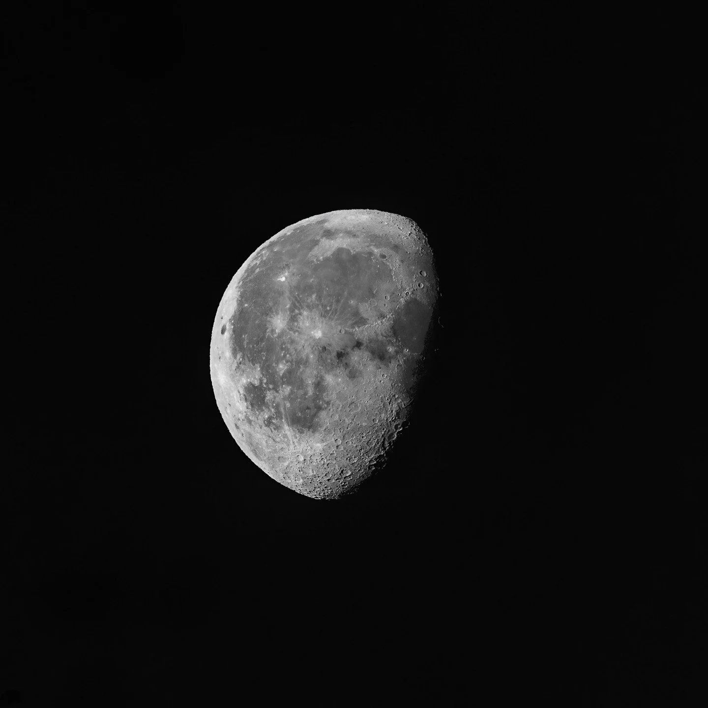 Photographing the moon this morning and knowing Crew #Artemis is up there inspiring another generation to dream and wonder, maybe to pursue science, I felt hope.