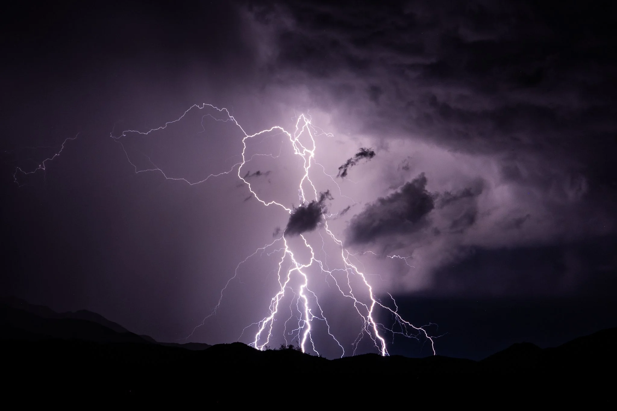 Back home in SoAZ, last night we went looking for the Milky Way and sprites, but once again, Mother Nature had other plans.
The best part was catching up with so many fellow SoAZ storm photographers. 

#azwx #monsoon2026 #monsoon #stormchasing #arizo