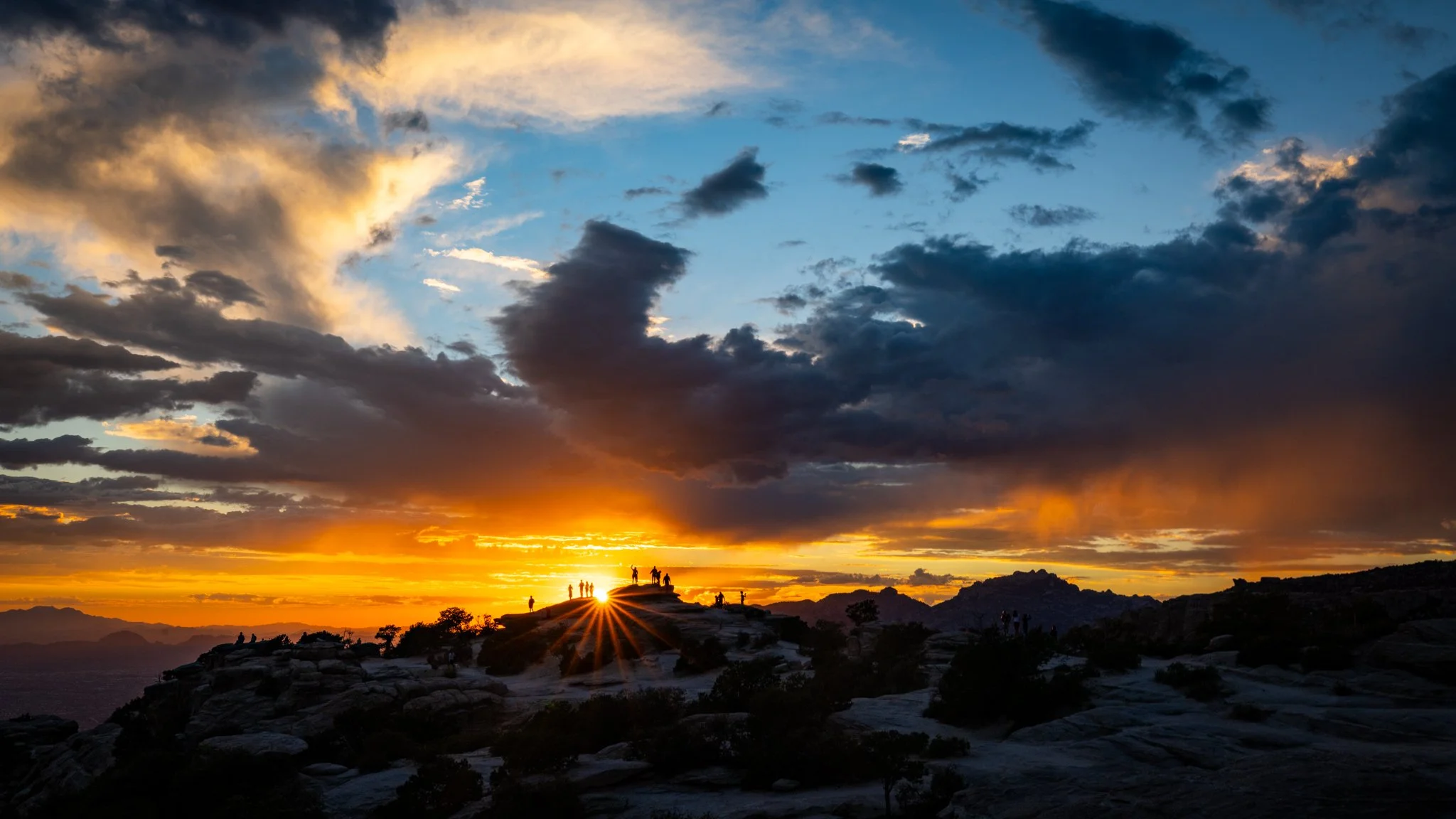 Epic sunset on Windy Point tonight.

#windypoint #arzonasunset #tucson #mtlemmon
