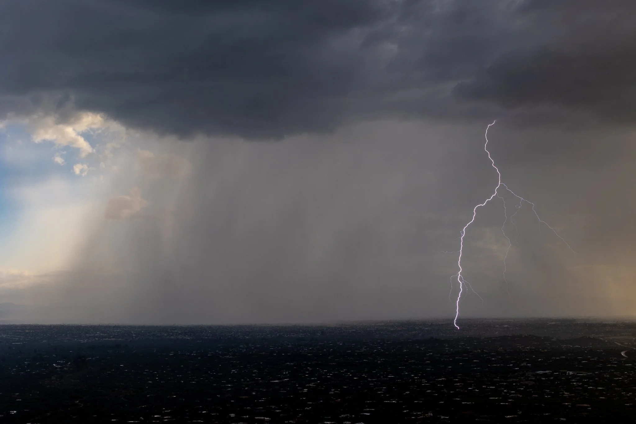 One quick storm sent us to our cars but waiting it out had its rewards. #stormchasing #arizonasunset