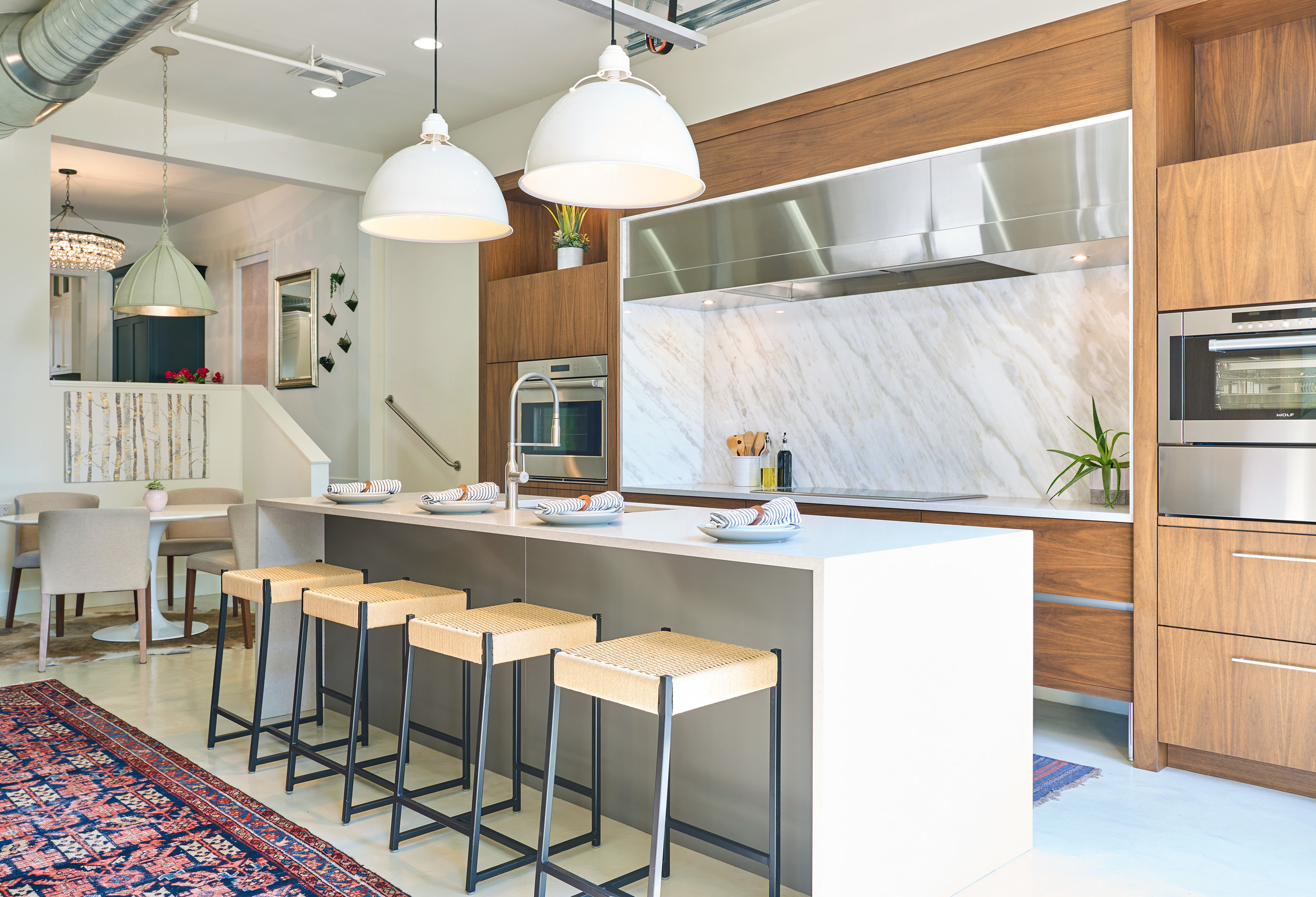 WEB_pam_aspenleaf_showroom_kitchen_walnut_73100.jpg