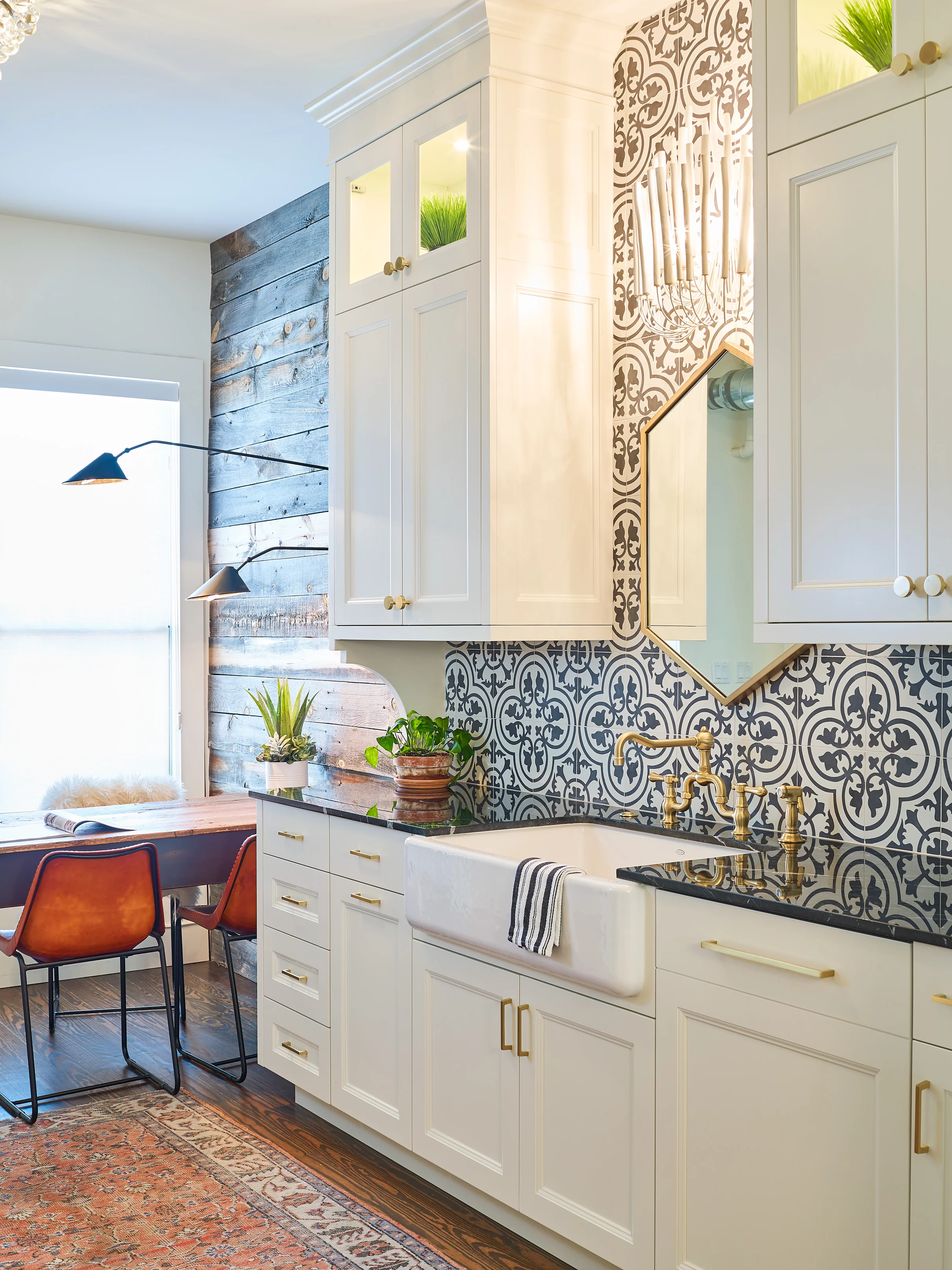 WEB_pam_aspenleaf_showroom_kitchen_wht_73025.jpg