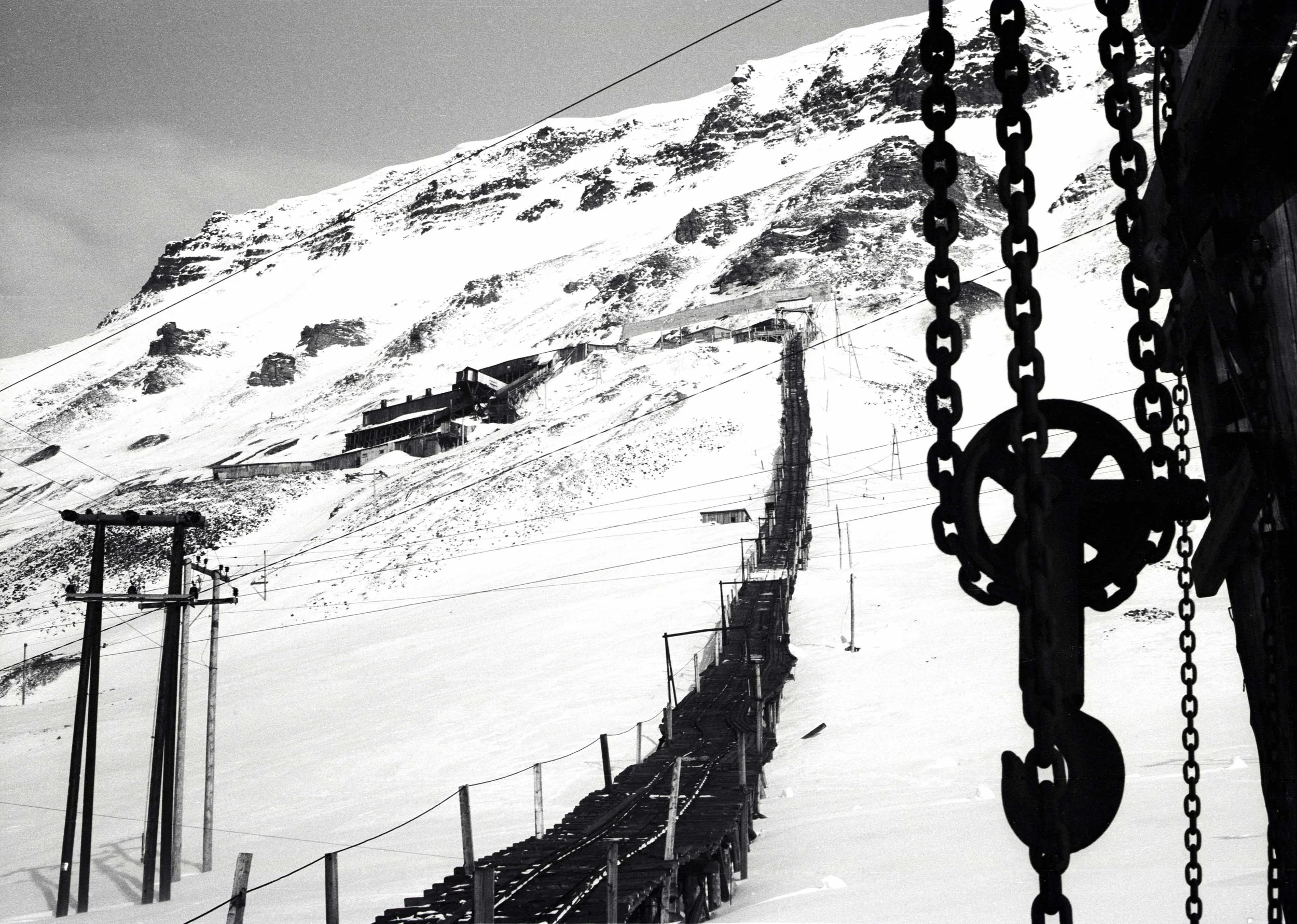 Svalbard 75 13.crp lavo.jpg