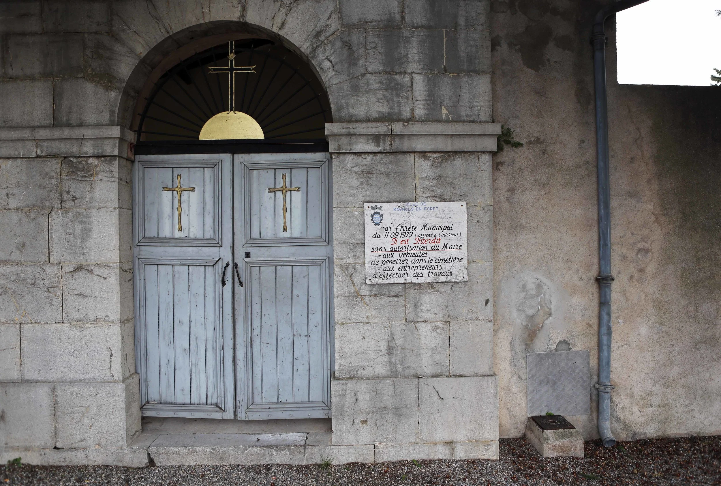 SF Bagnols kirke inng gård lavo 2.13 .jpg