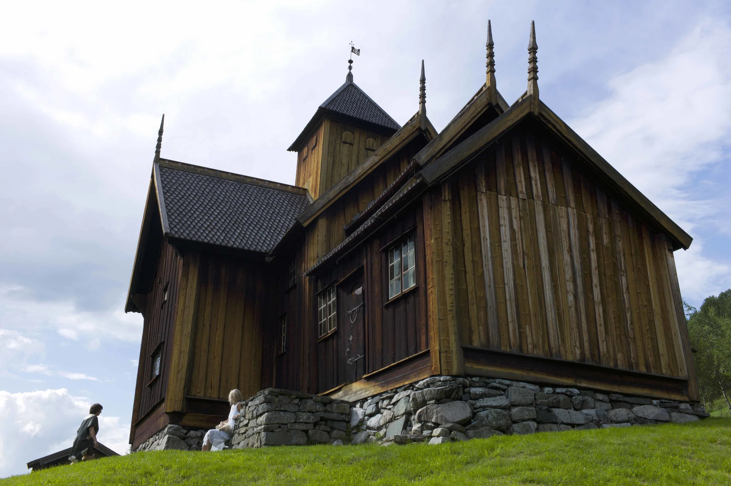 Uvdal stavkirke m nord lavo 8.11.jpg