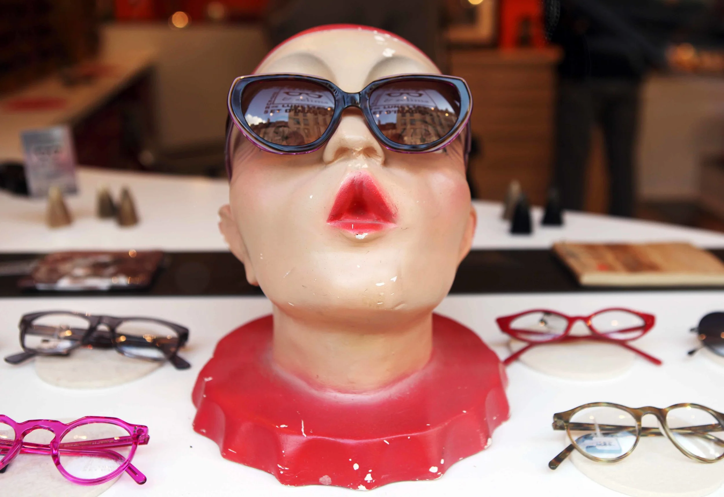 Specs display Paris lavo 10.12.jpg