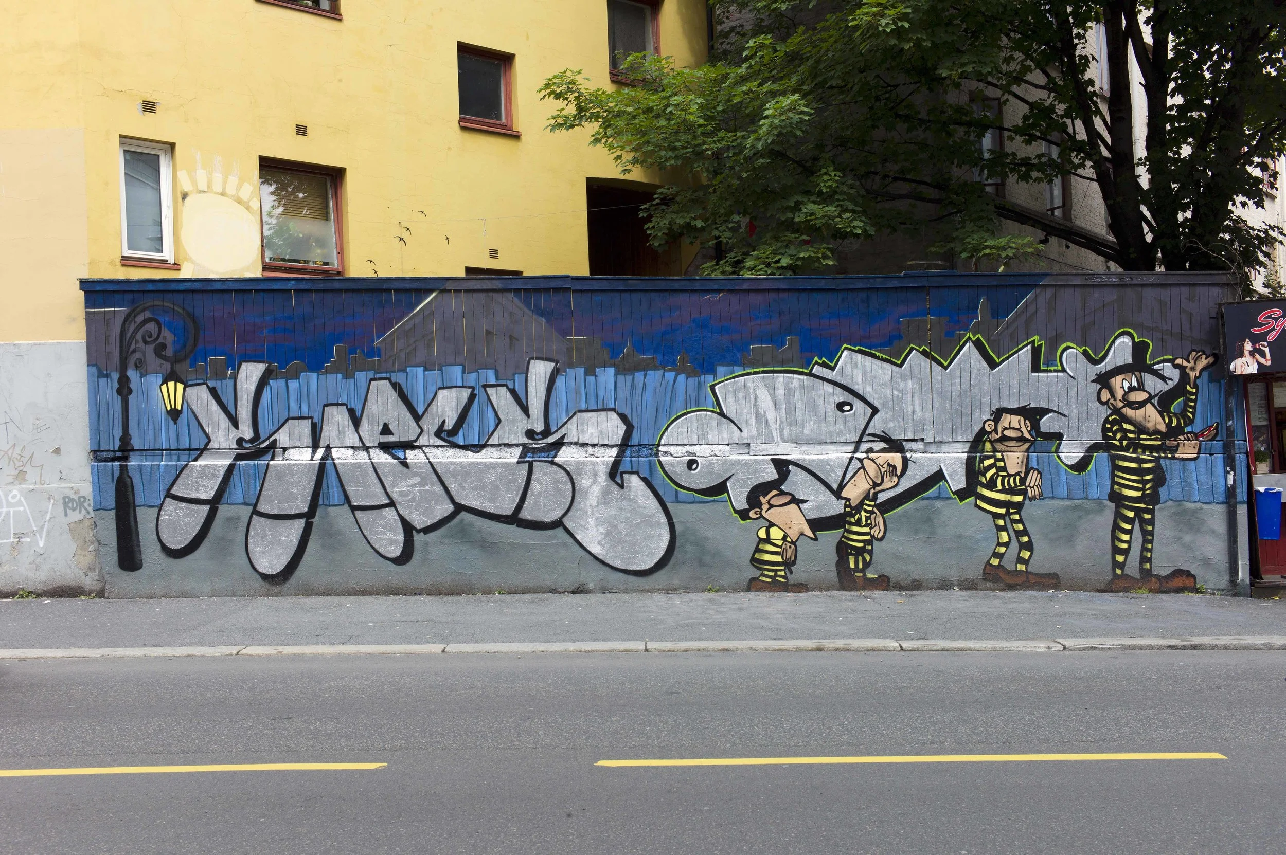 Grafitti kiosk Waldem Thranes gt lavo 1 7.14.jpg