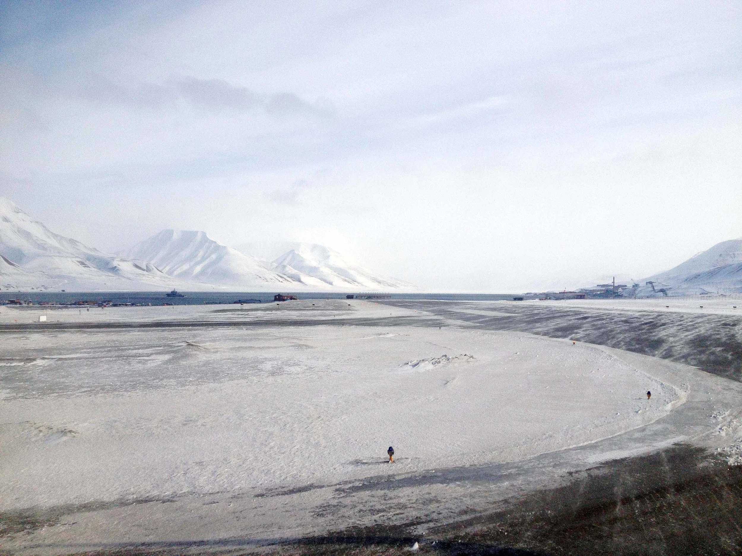 Svalbard på bakken m runnway 4.15 lavo.jpg
