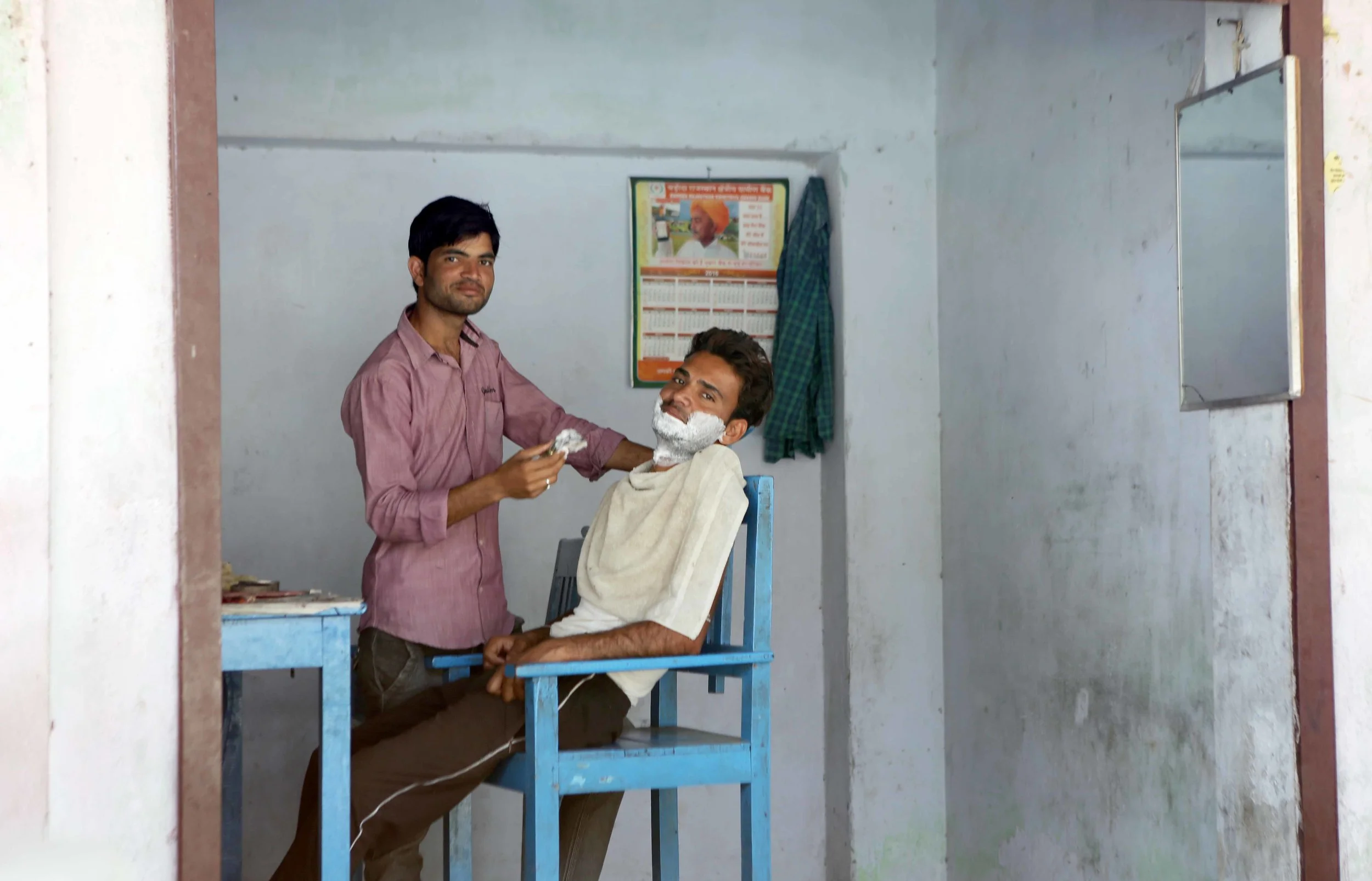I shaving - barbershop Dausa lavo 3.16.jpg