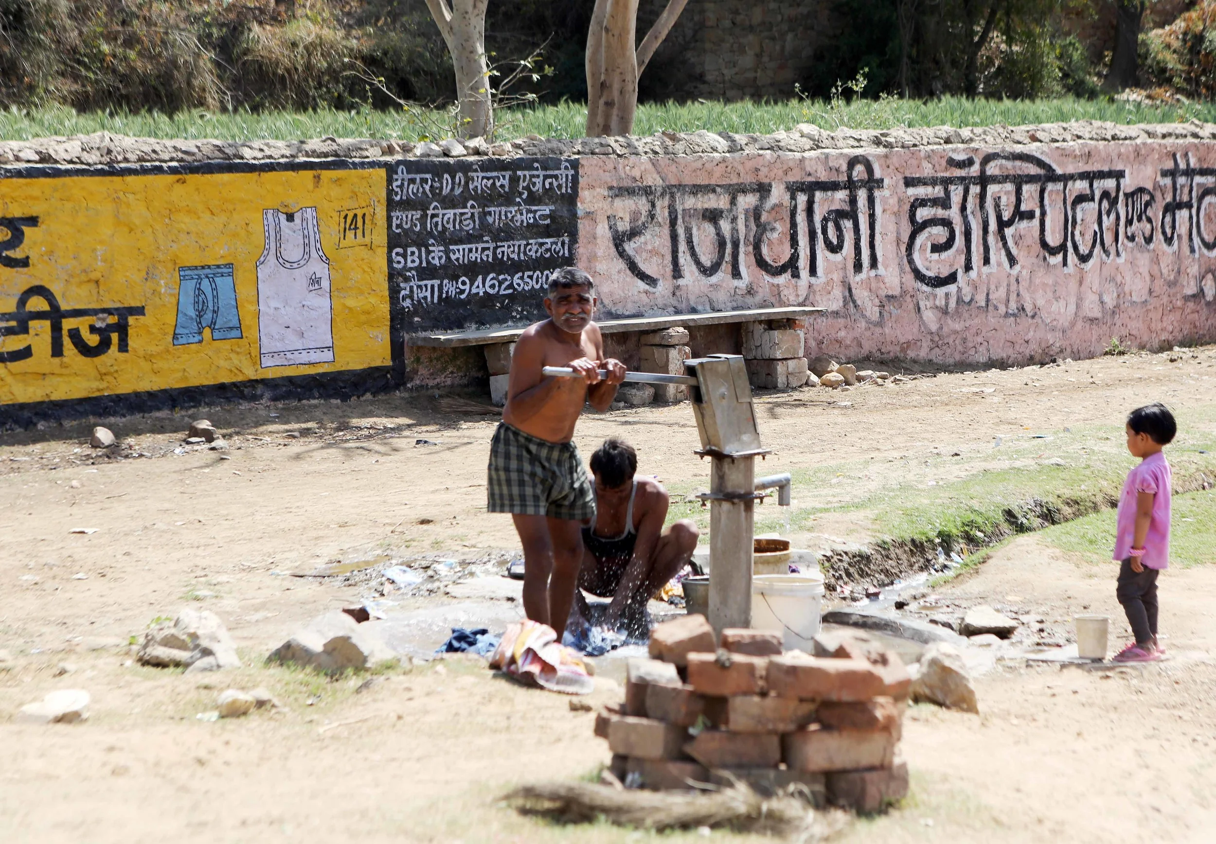 I washing by the road to Dausa lavo 3.16 copy.jpg