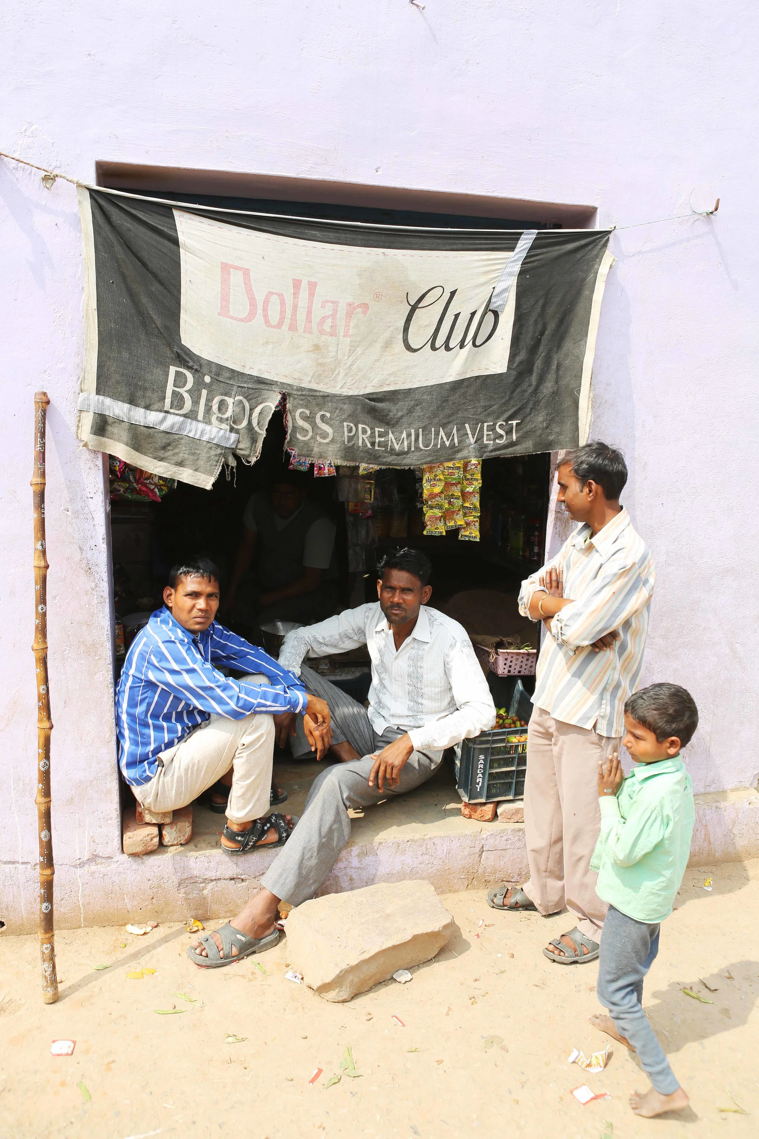 I Dollar Club in Chandra Mahal lavo 3.16.jpg