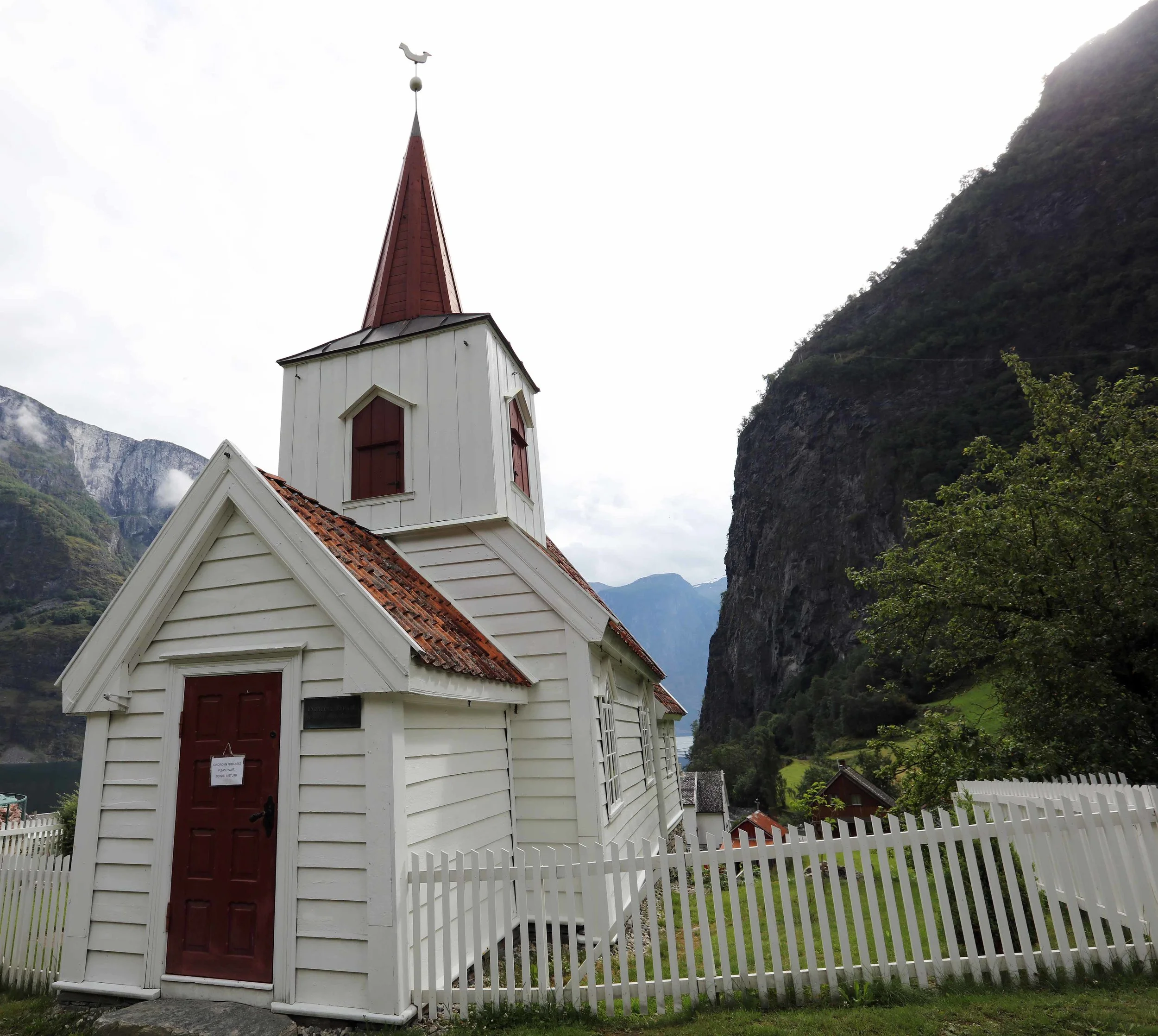 Undredal stk front side m fjellfj 8.16 crp lavo.jpg