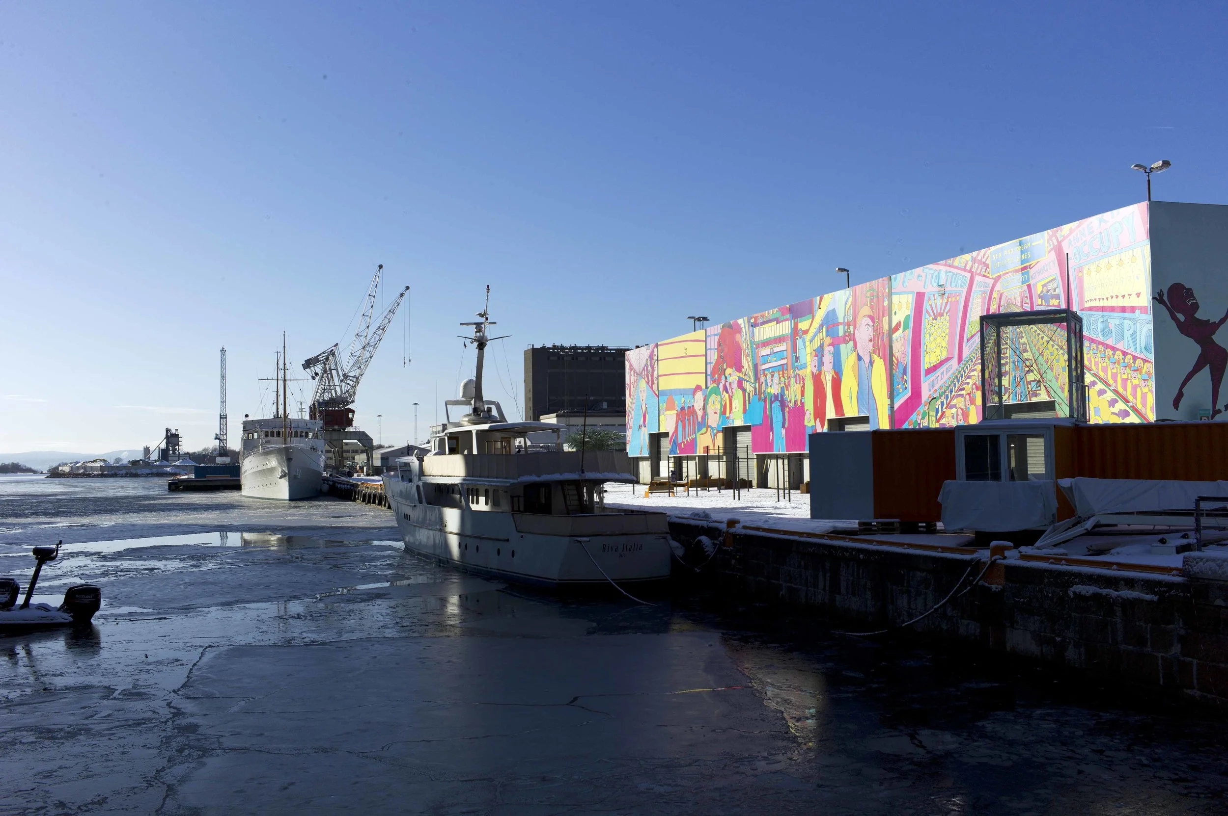 Kongeskip + og grafitti Tjuvholmen lavo 2.17.jpg
