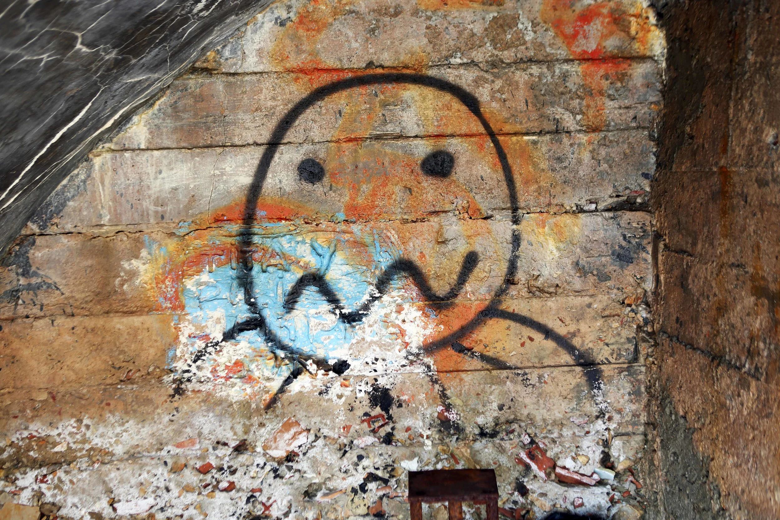Grafitti face cave Bendinat lavo 4.17.jpg