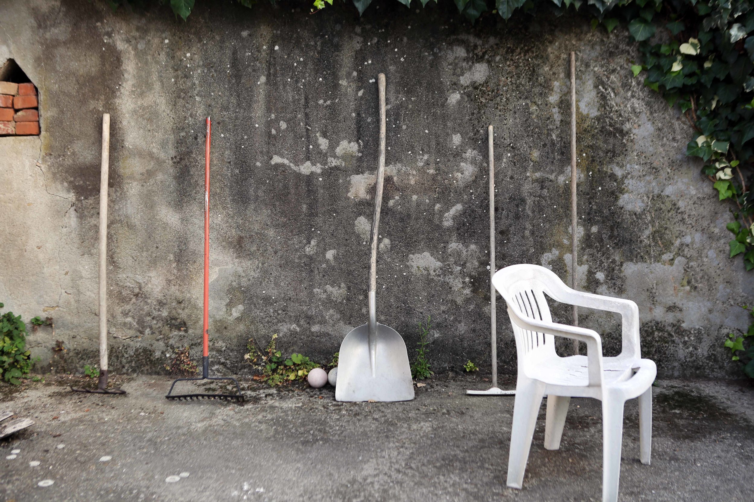 Monforte farm tools chair without man lavo 10.17.jpg