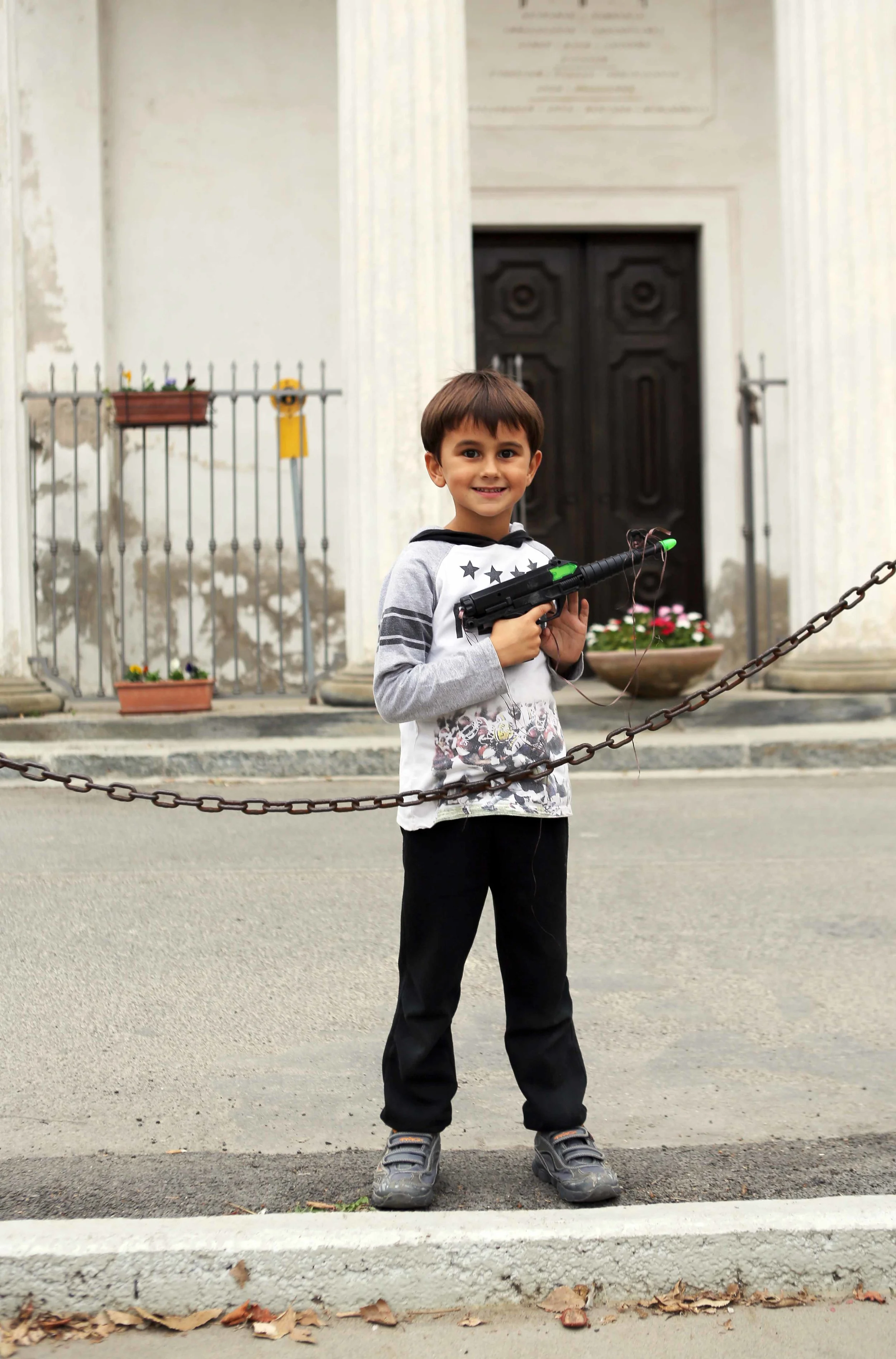 Boy with gun Dogliani 1 lavo 10.17.jpg