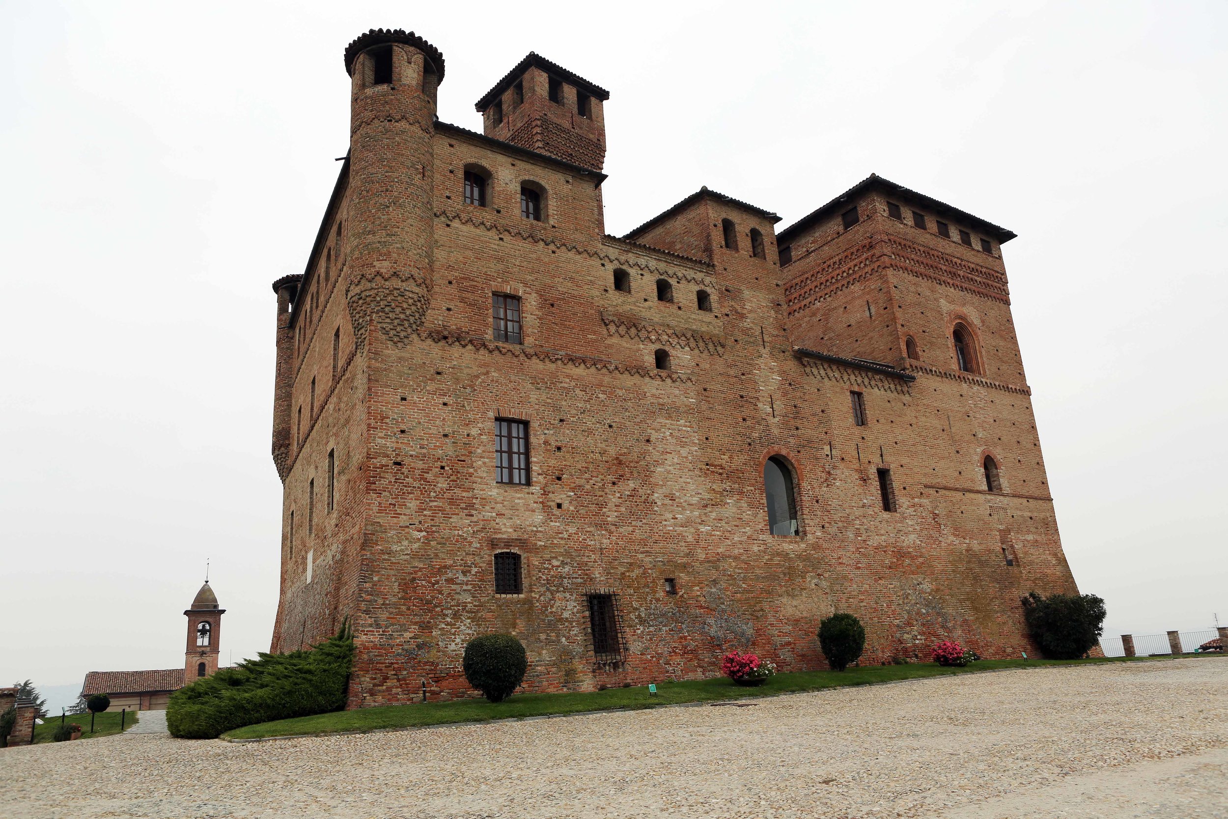 Cast Grinzane Cavour lavo 10.17.jpg