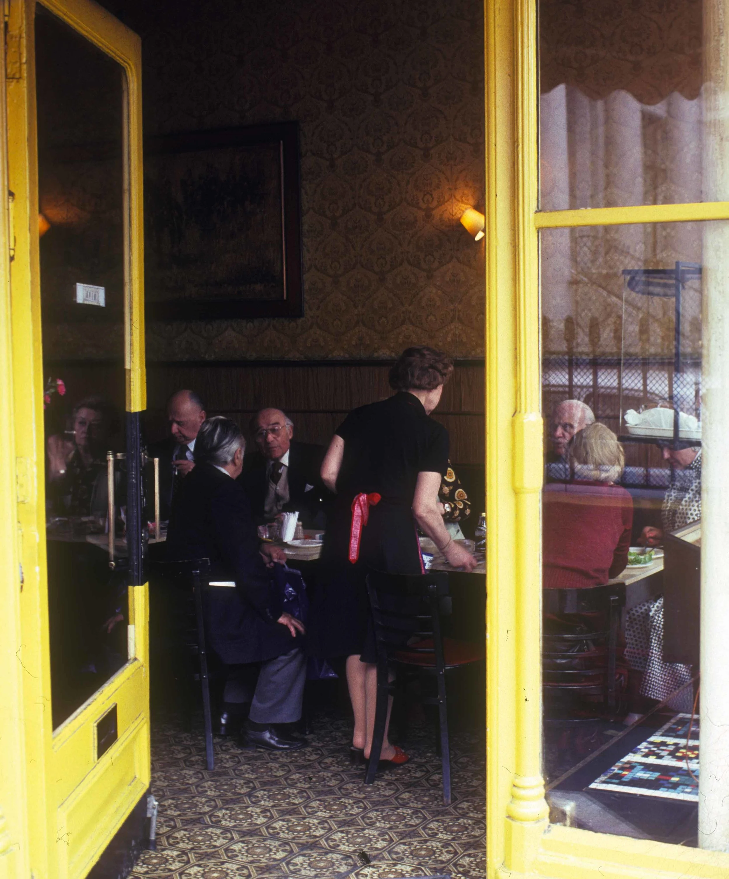 London tearoom from door crp for lavo 1977 5.18 .jpg