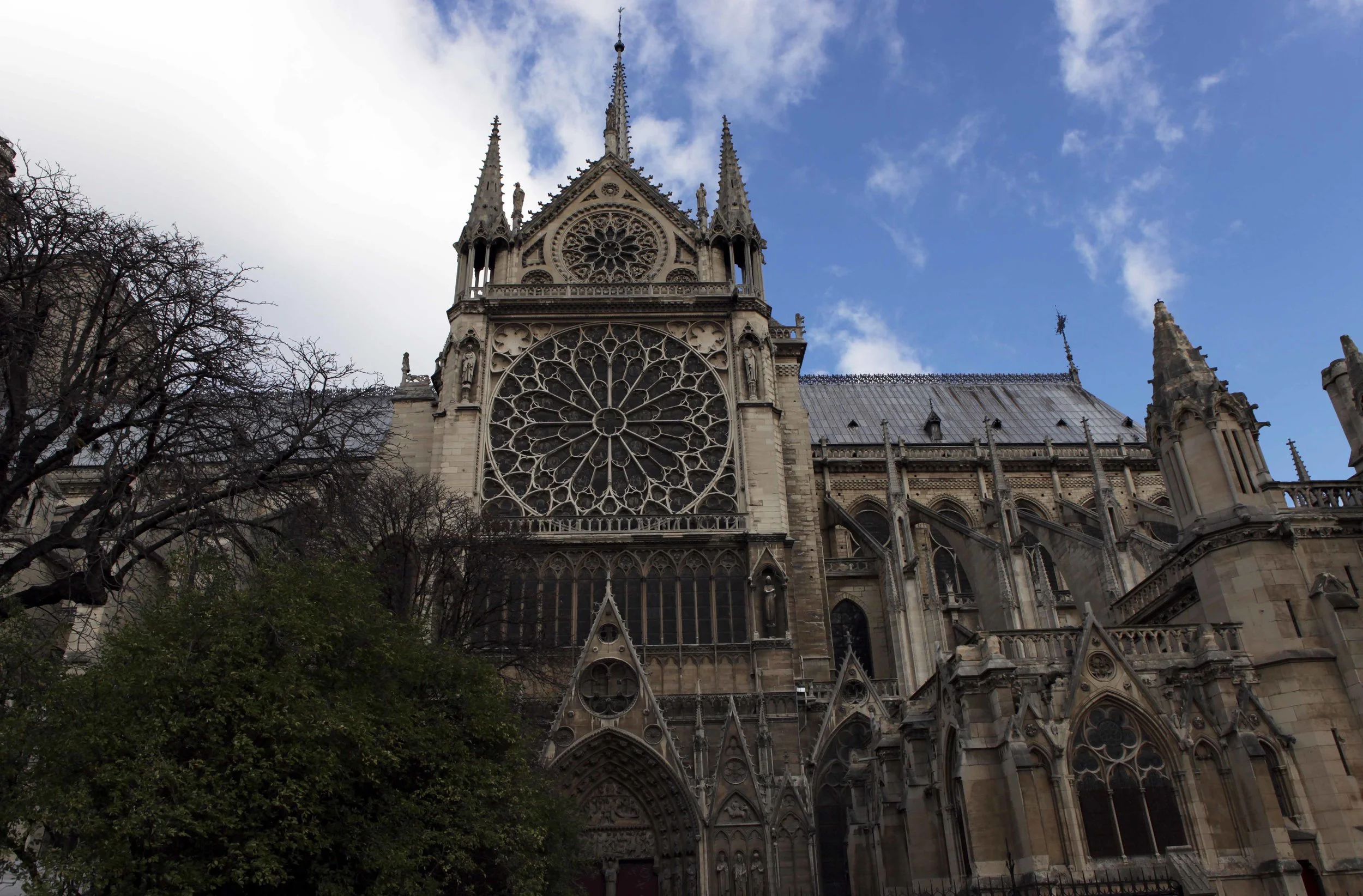 Notre Dame west side Paris lavo 10.12.jpg