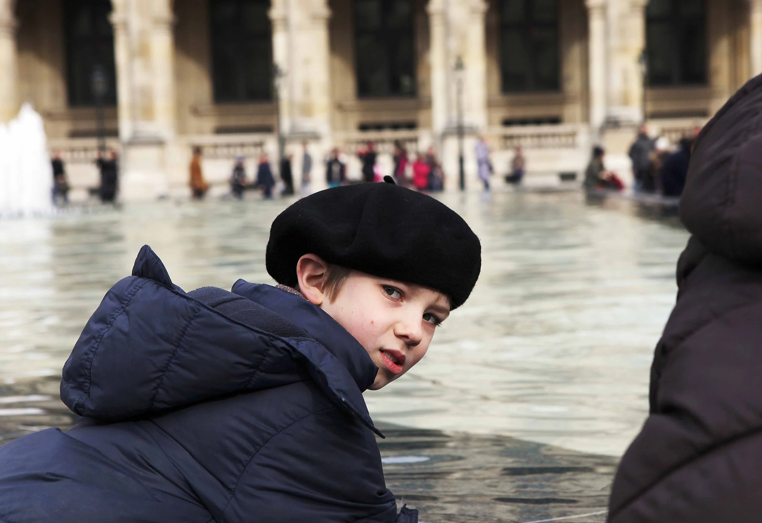 Boy w basque cap Louvre water Paris lavo 10.12.jpg