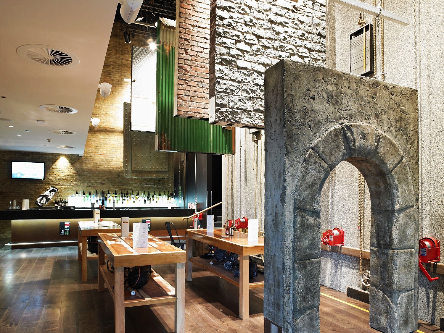 Bar 3.jpg