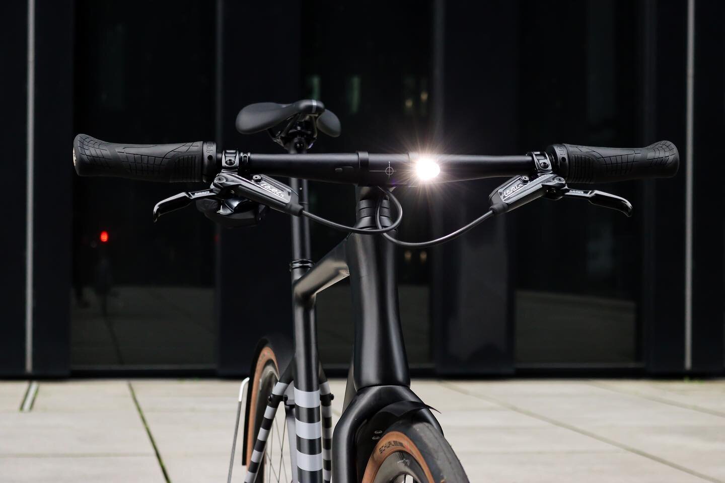 La Bici Endurance Disc Flat Bar Carbon
#labici #labicibikes #labicibikeshop #labiciduesseldorf #d&uuml;sseldorf #duesseldorf #customframe #commuter #commuterbike #gravelbike #srameagleaxs #srameagle #newbikeday ADVERT