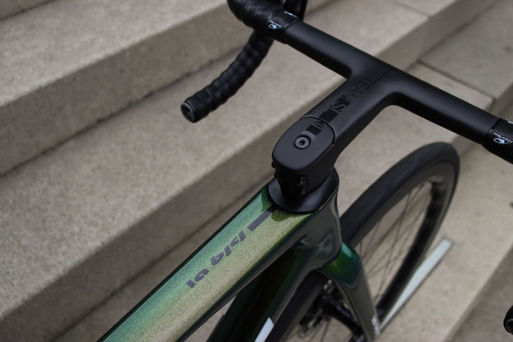 La Bici Endurance Carbon Shimano Dura Ace Carbon Lenkereinheit.png