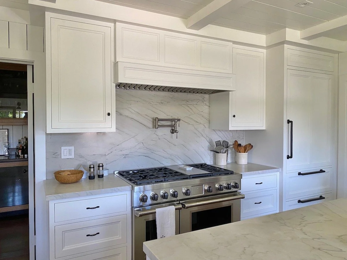 Clean & classic kitchen - design by Elizabeth Graham