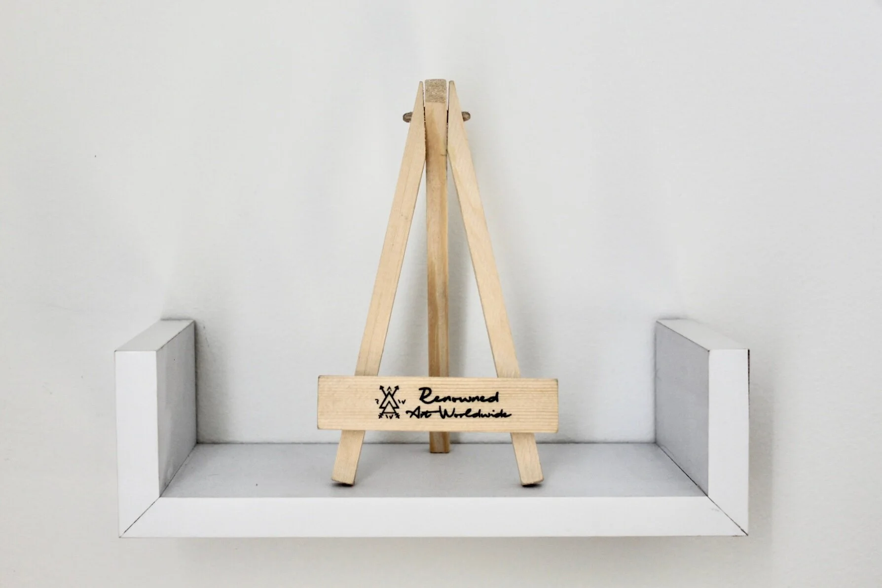 Renowned Art Worldwide Phone Easel