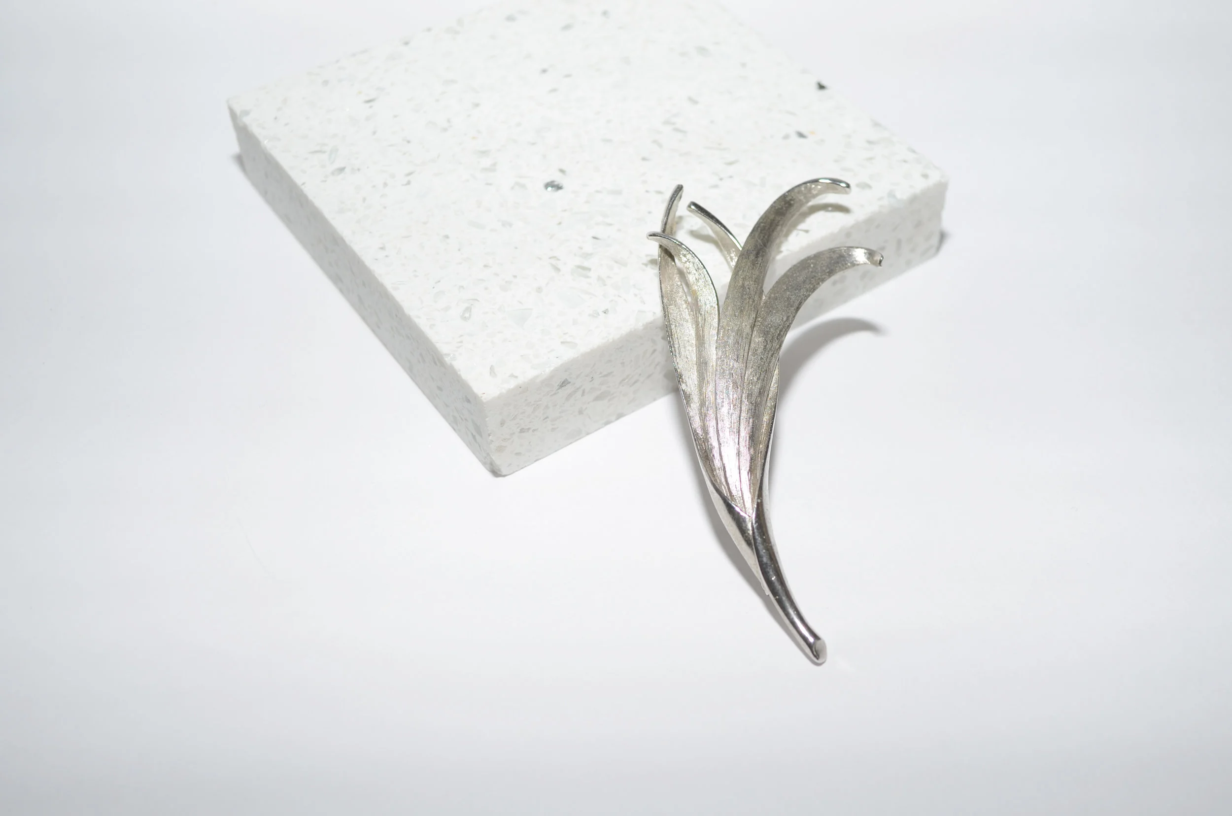 VINTAGE | SILVER LEAF BROOCH