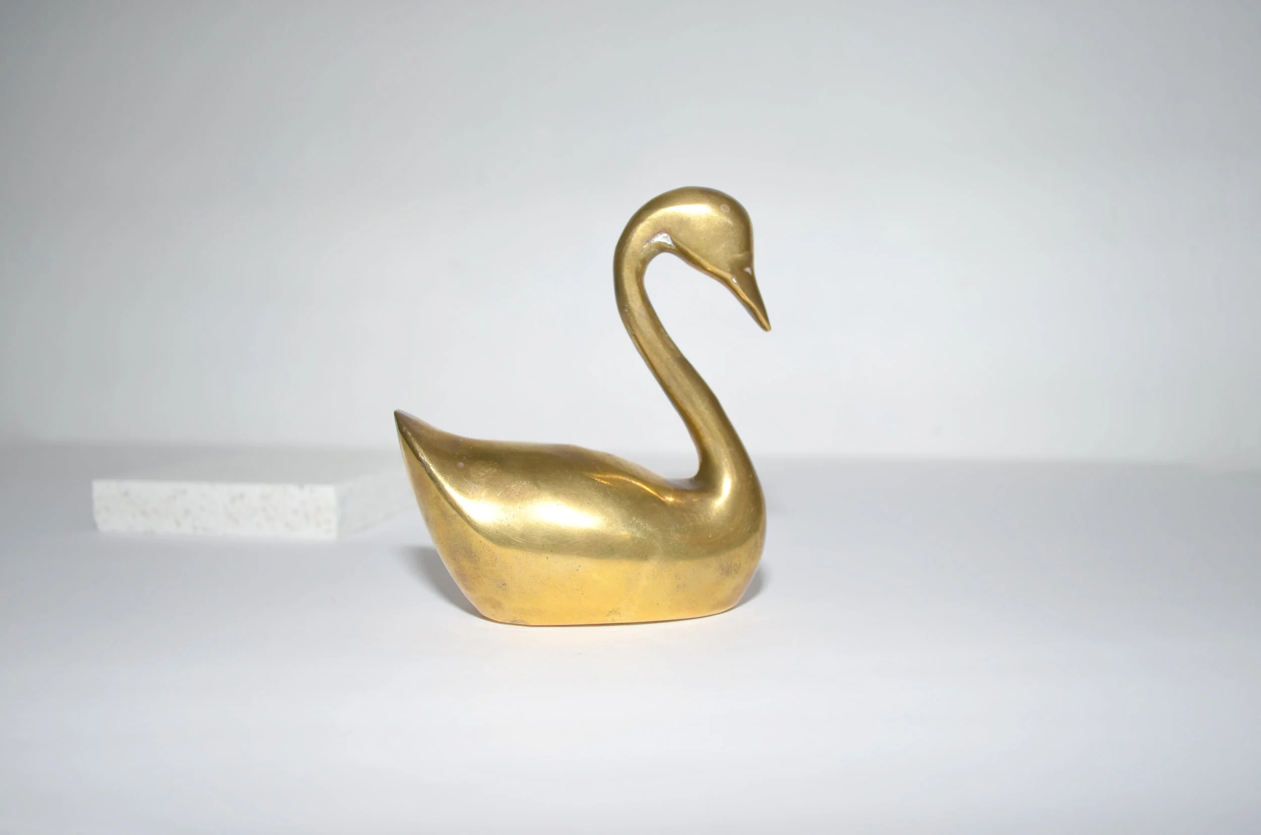 VINTAGE | GOLD SWAN PAPERWEIGHT 