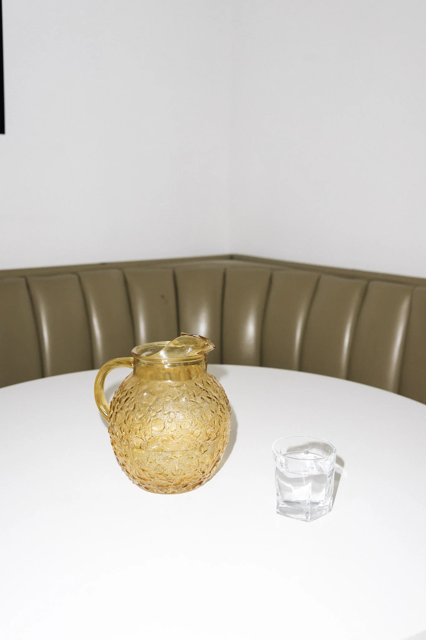 VINTAGE | YELLOW GLASS PITCHER