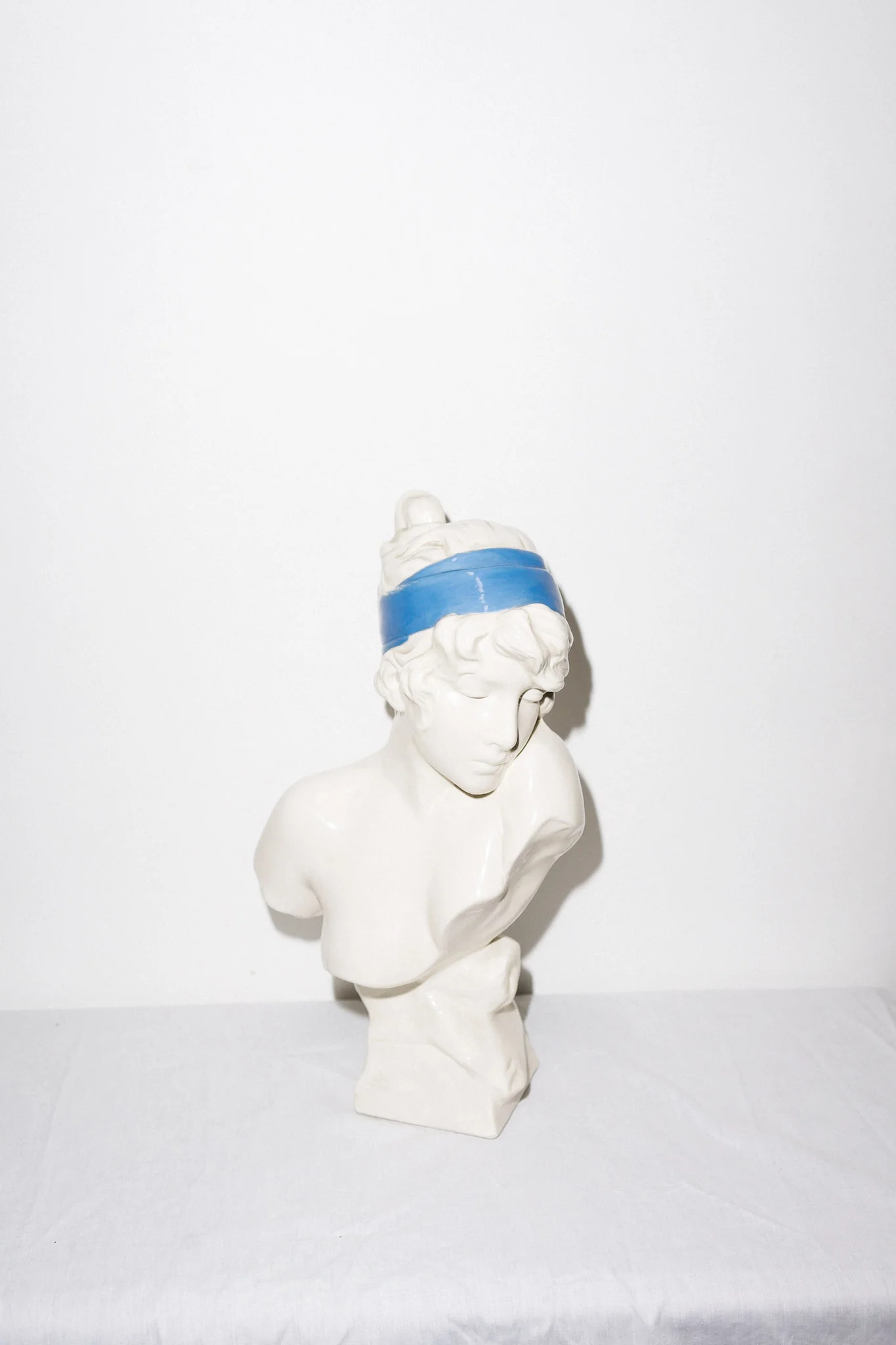 VINTAGE | YOUNG WOMAN SCULPTURE
