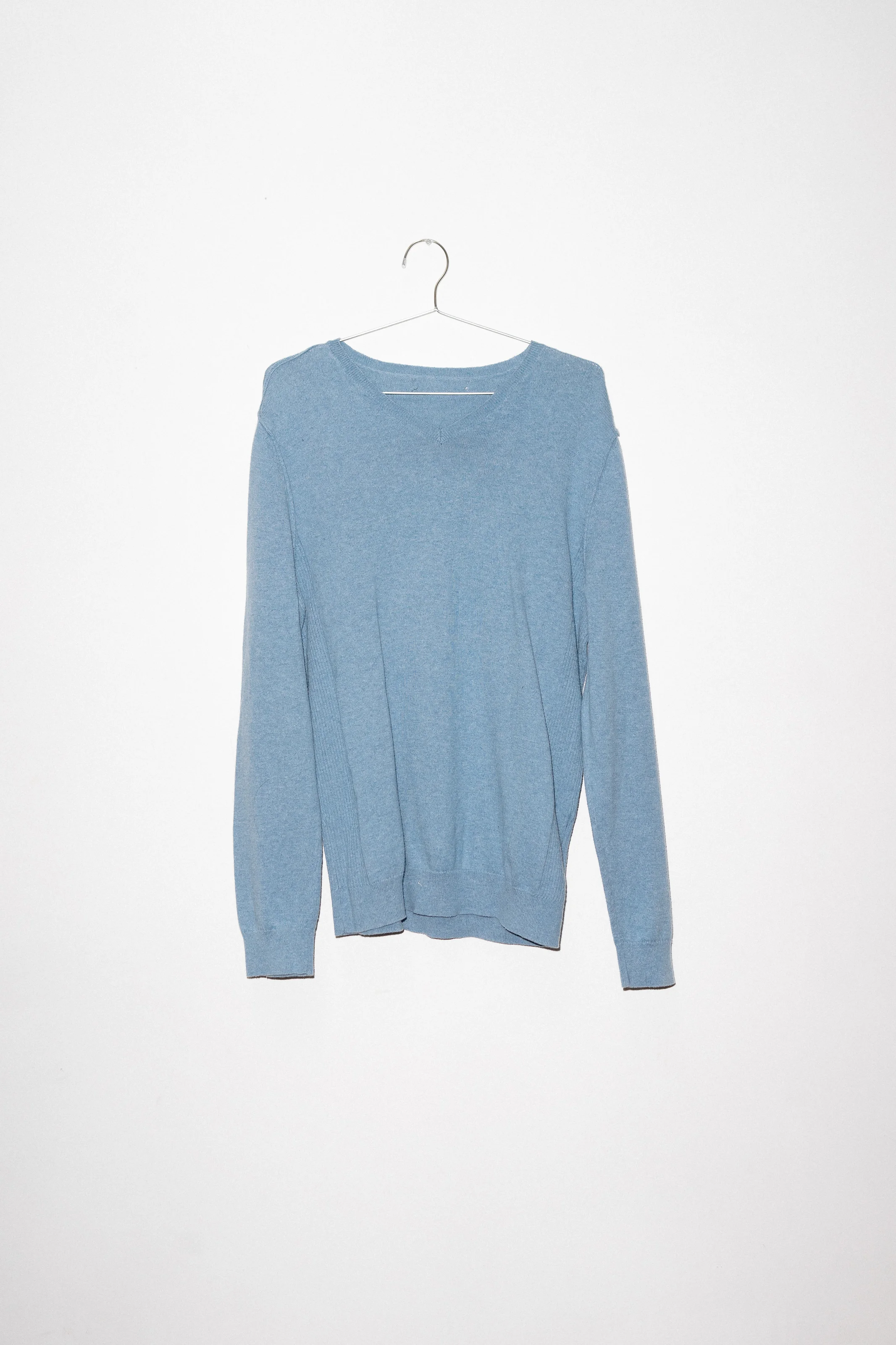 VINTAGE | V-NECK SWEATER - Baby Blue