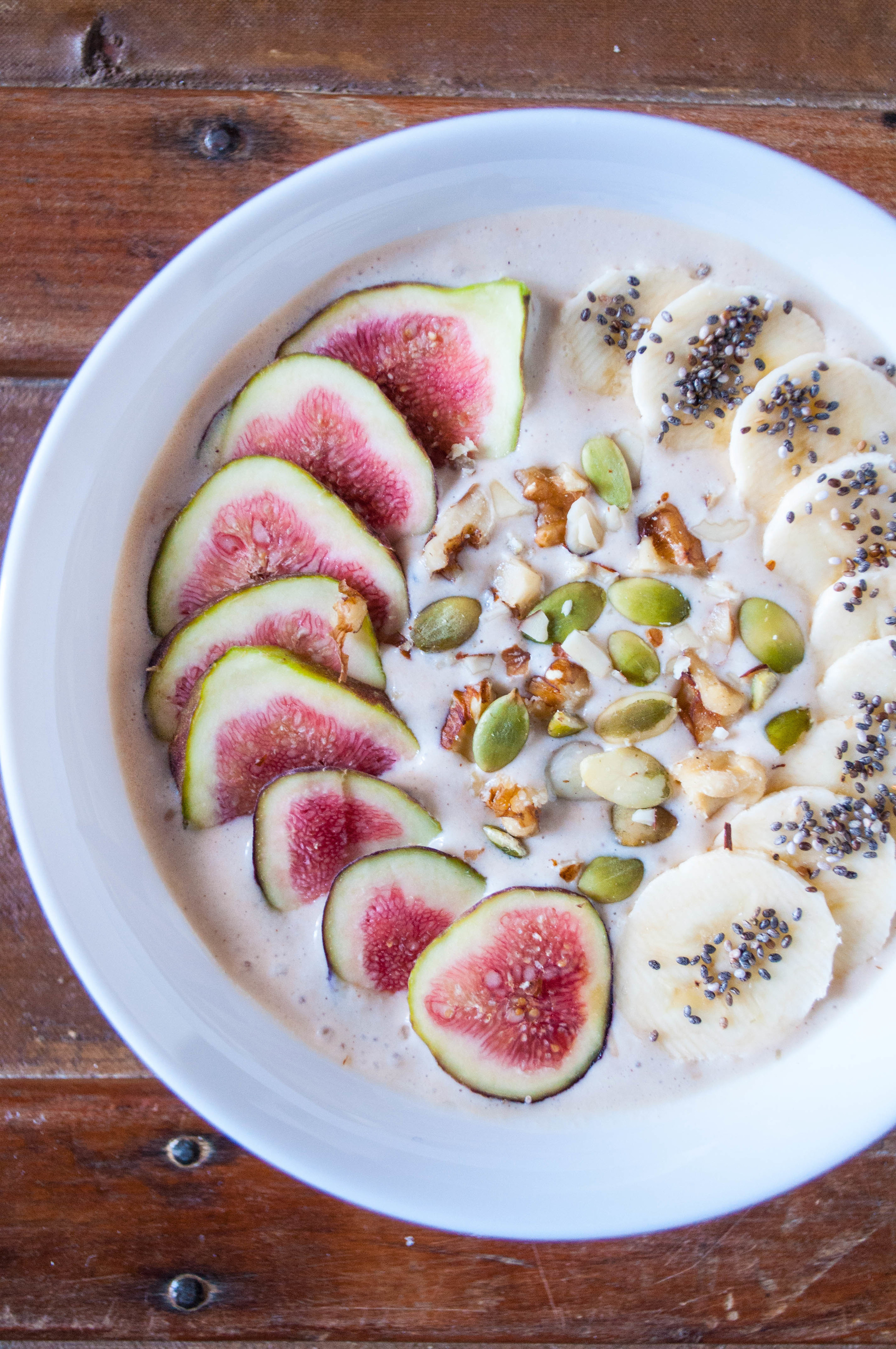Holiday Detox: Banana, Fig & Chia Smoothie Bowl
