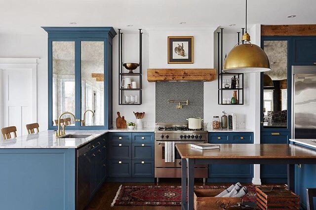 Not my kitchen (I wish!) but last year we painted our island cabinets this color. What do you think about the color scheme here?
.
Repost from @blancmarineliving
&laquo;&nbsp;Let the blue sky meet the blue sea and all is blue for a time.&nbsp;&raquo;