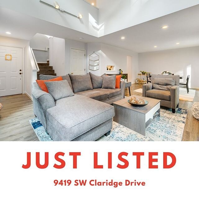 ✨J U S T  L I S T E D ! ✨
Enter through your peaceful, private courtyard into your living room with soaring ceilings and tons of natural light. ☀️ Living room is open to the dining space with a sliding door onto the back deck overlooking a creek 🌳 a