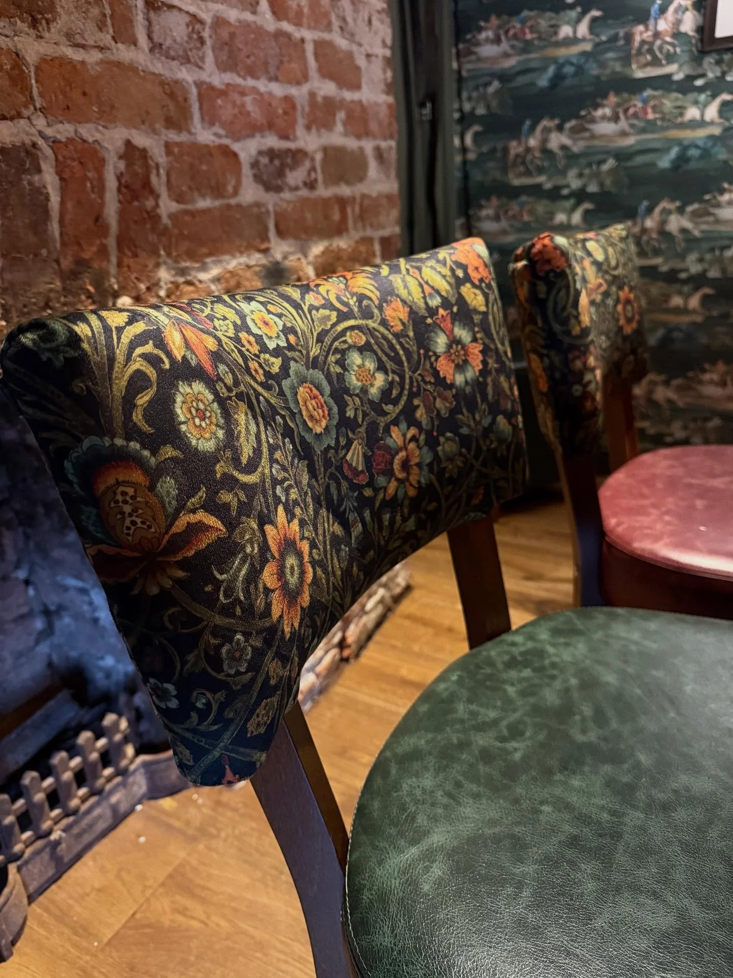 A few snaps of the revamped chairs at the newly re-opened @horsejockeychorlton 
We did a range of cushions and pelmets too.
All finished in Baroda Velvet from @mallionandknowles 
It was great Neil, Emma and team chose to use local makers and craft