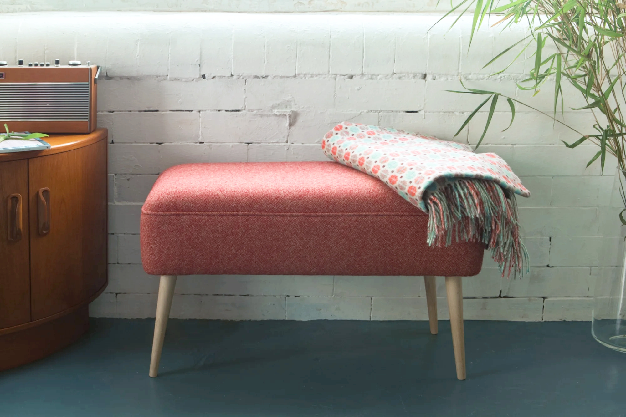 Mid+Century+Modern+Stool.png