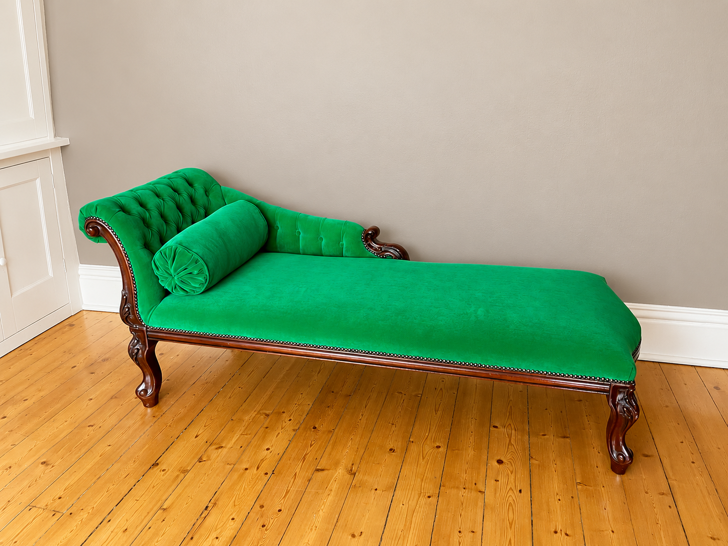 Emerald Victorian Chaise Lounge.png
