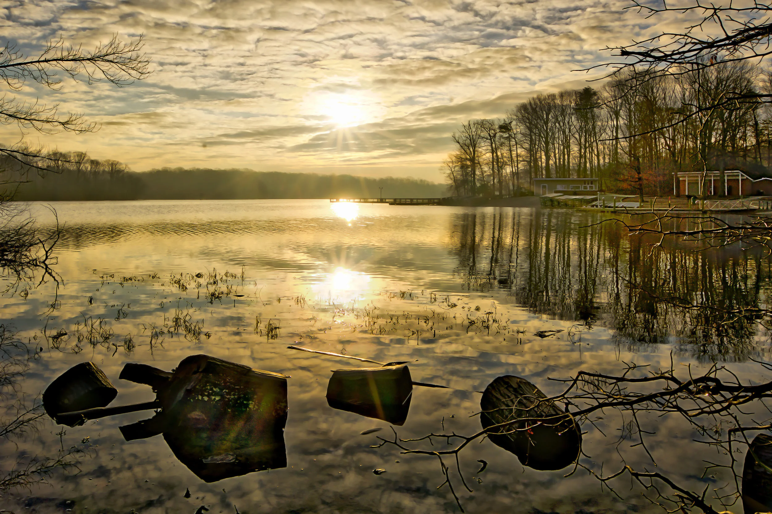 This is probably more HDR landscape then traditional but I liked the way it came out with the Reflections. Sony A7RII w/16-35 f/4 Lens - 3 exposures -3,0,3 #SonyA7RII #BurkeLakePark
